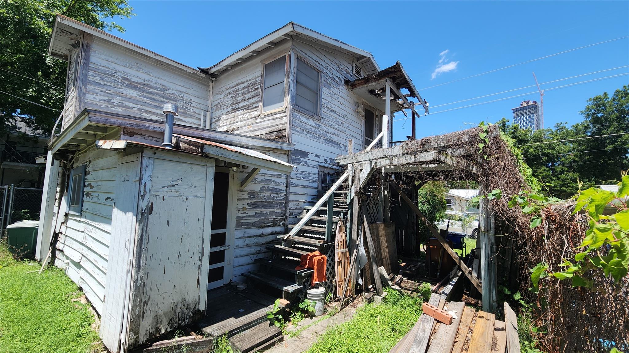 85 W Navasota St, Austin, TX 78702