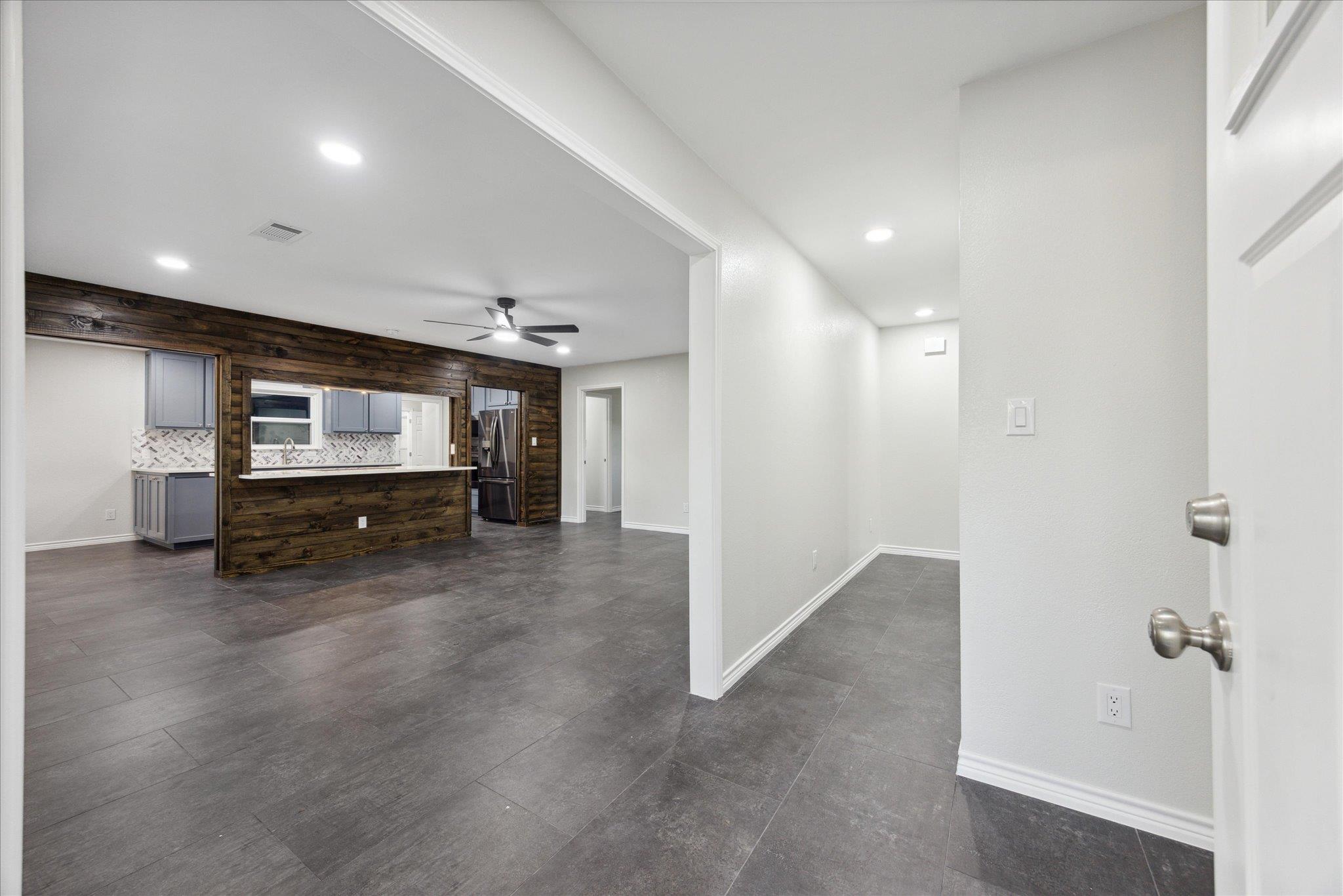 1305 W 1st St, Lampasas, TX 76550