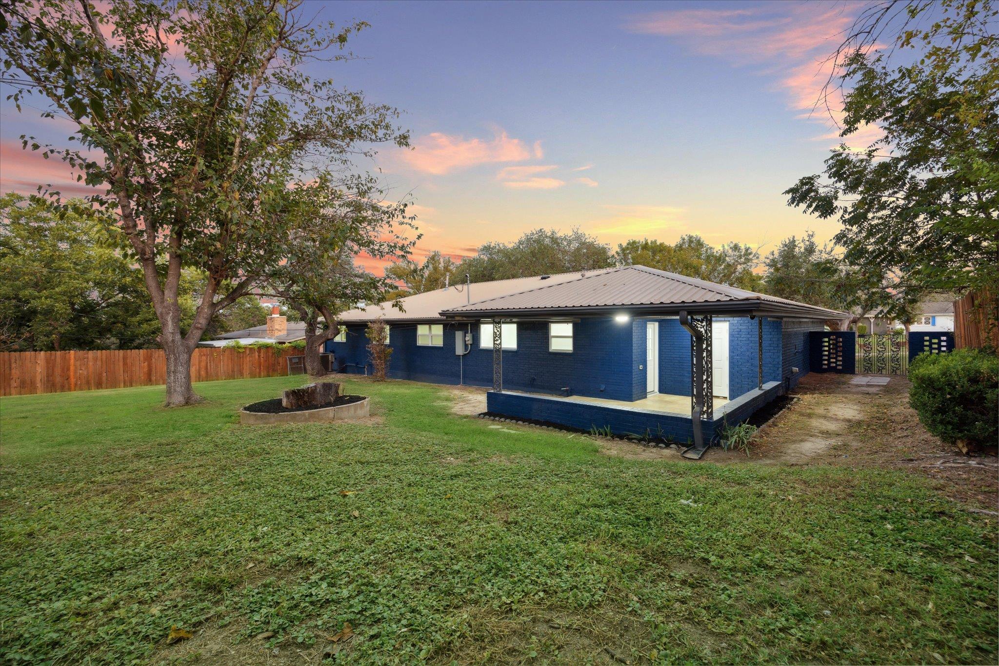 1305 W 1st St, Lampasas, TX 76550