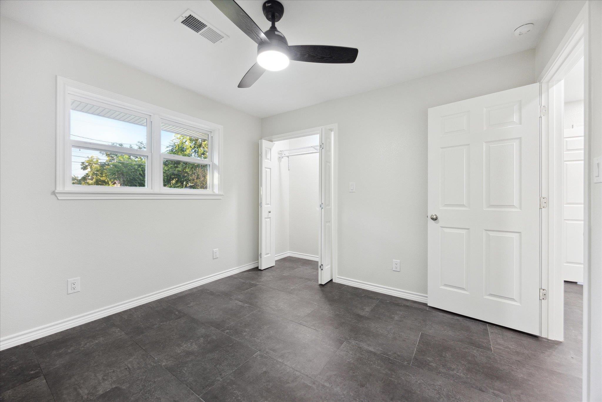 1305 W 1st St, Lampasas, TX 76550