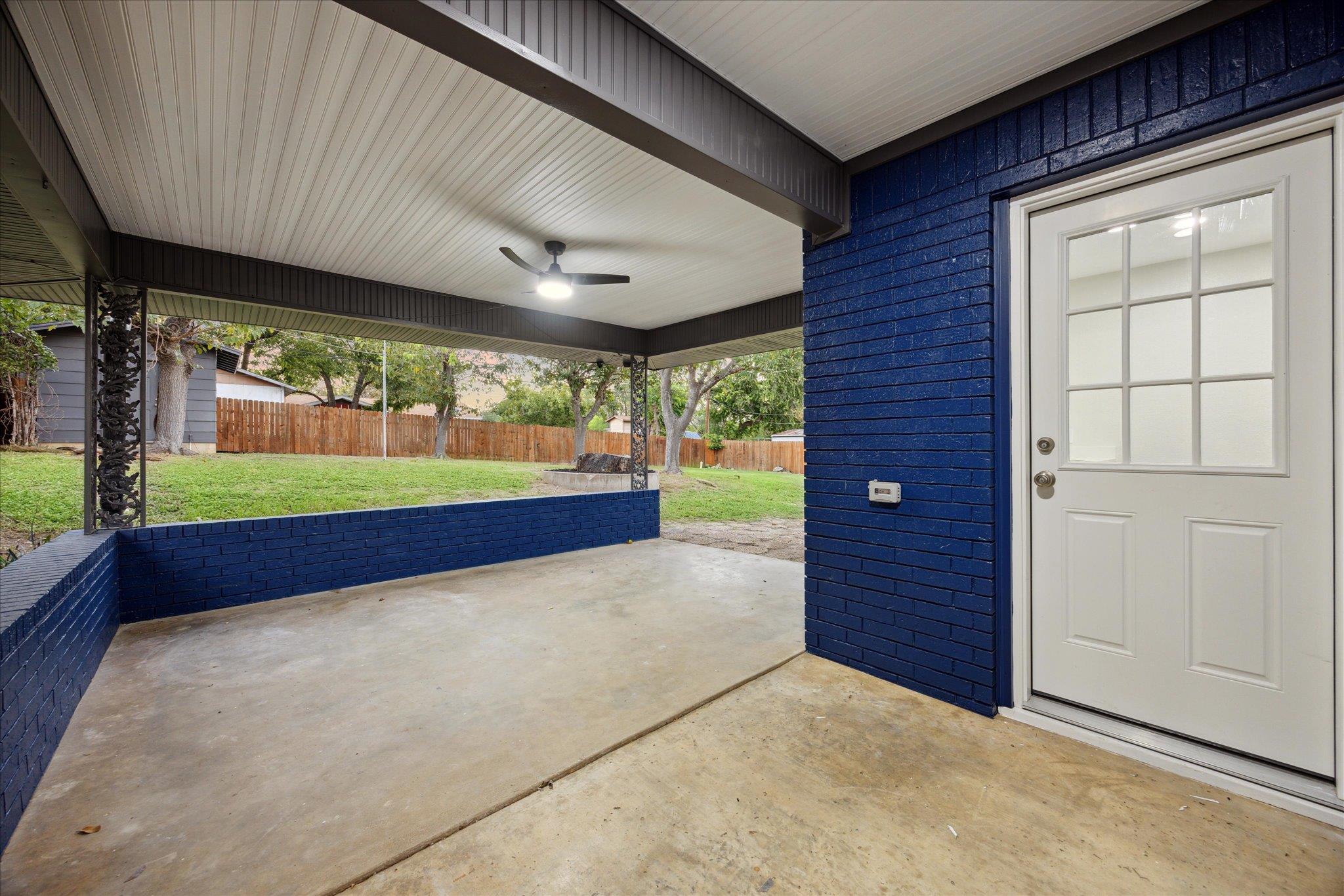 1305 W 1st St, Lampasas, TX 76550