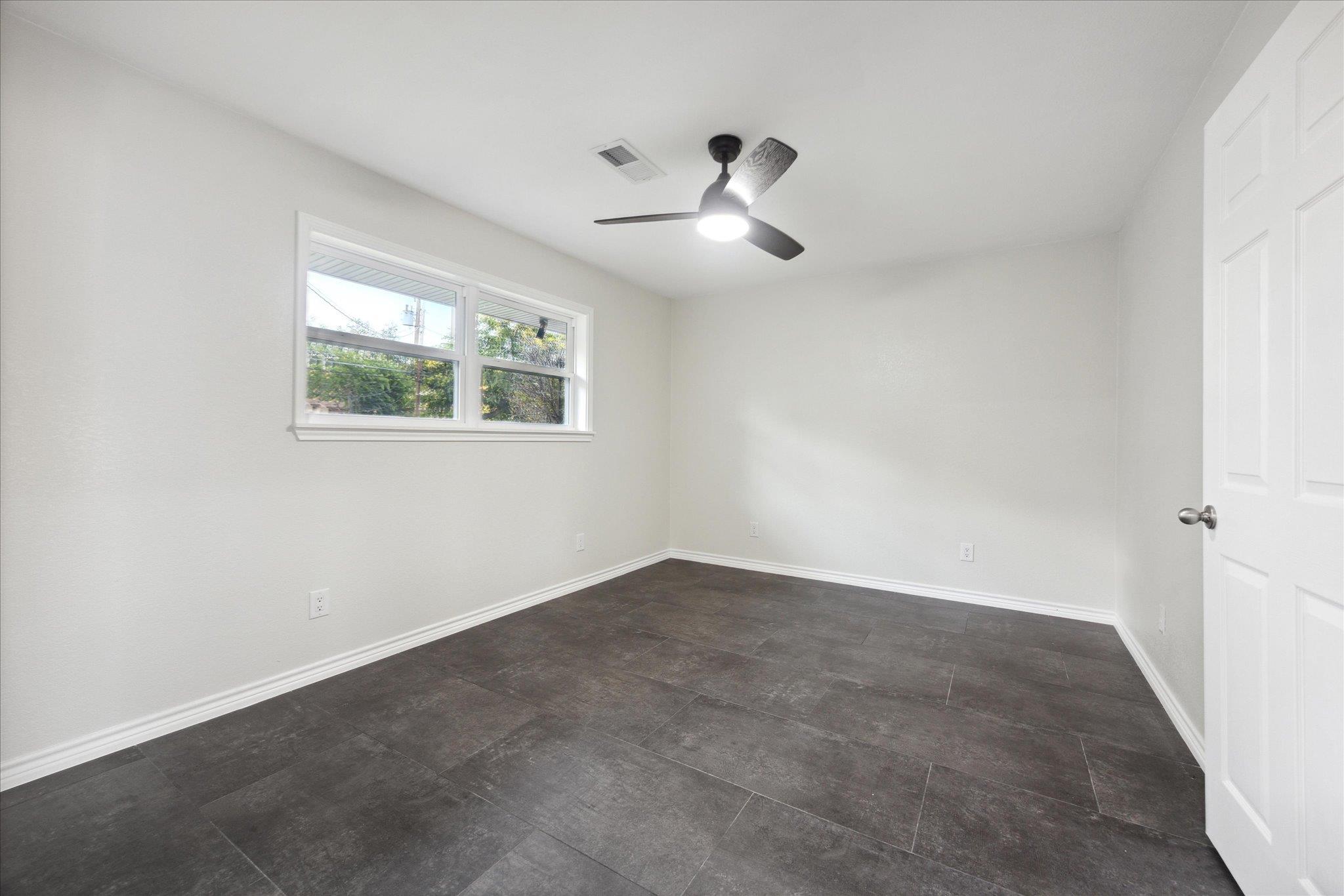 1305 W 1st St, Lampasas, TX 76550