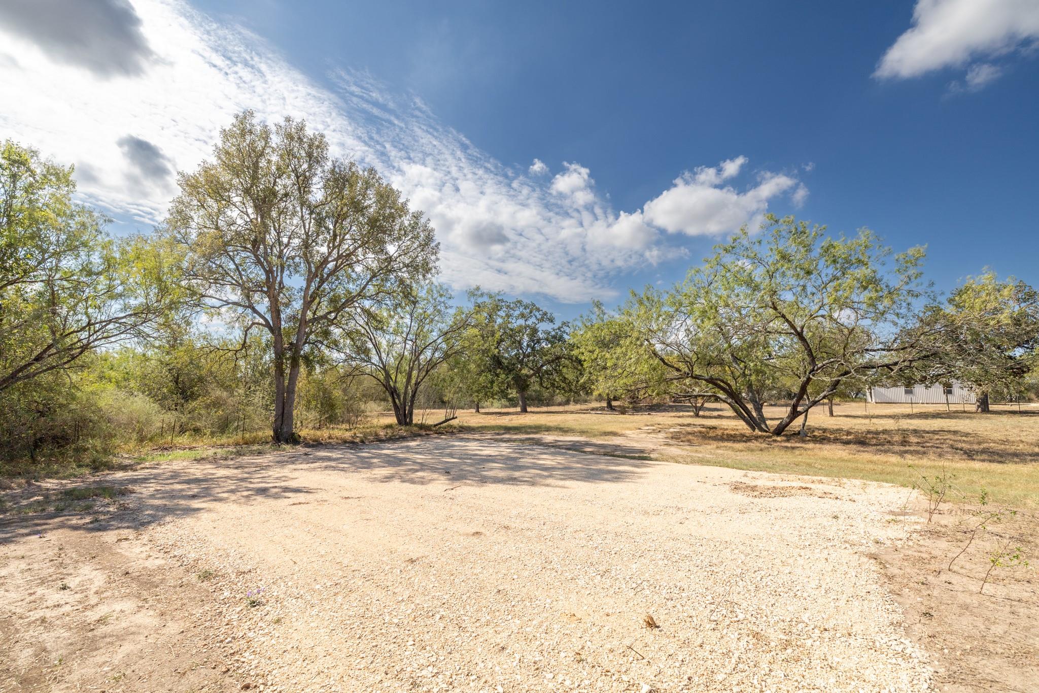 133 Wright Dr, Cedar Creek, TX 78612