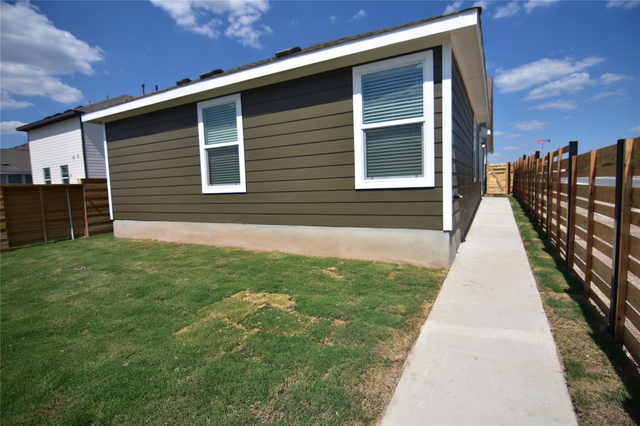 275 Bugbee, Kyle, TX 78640