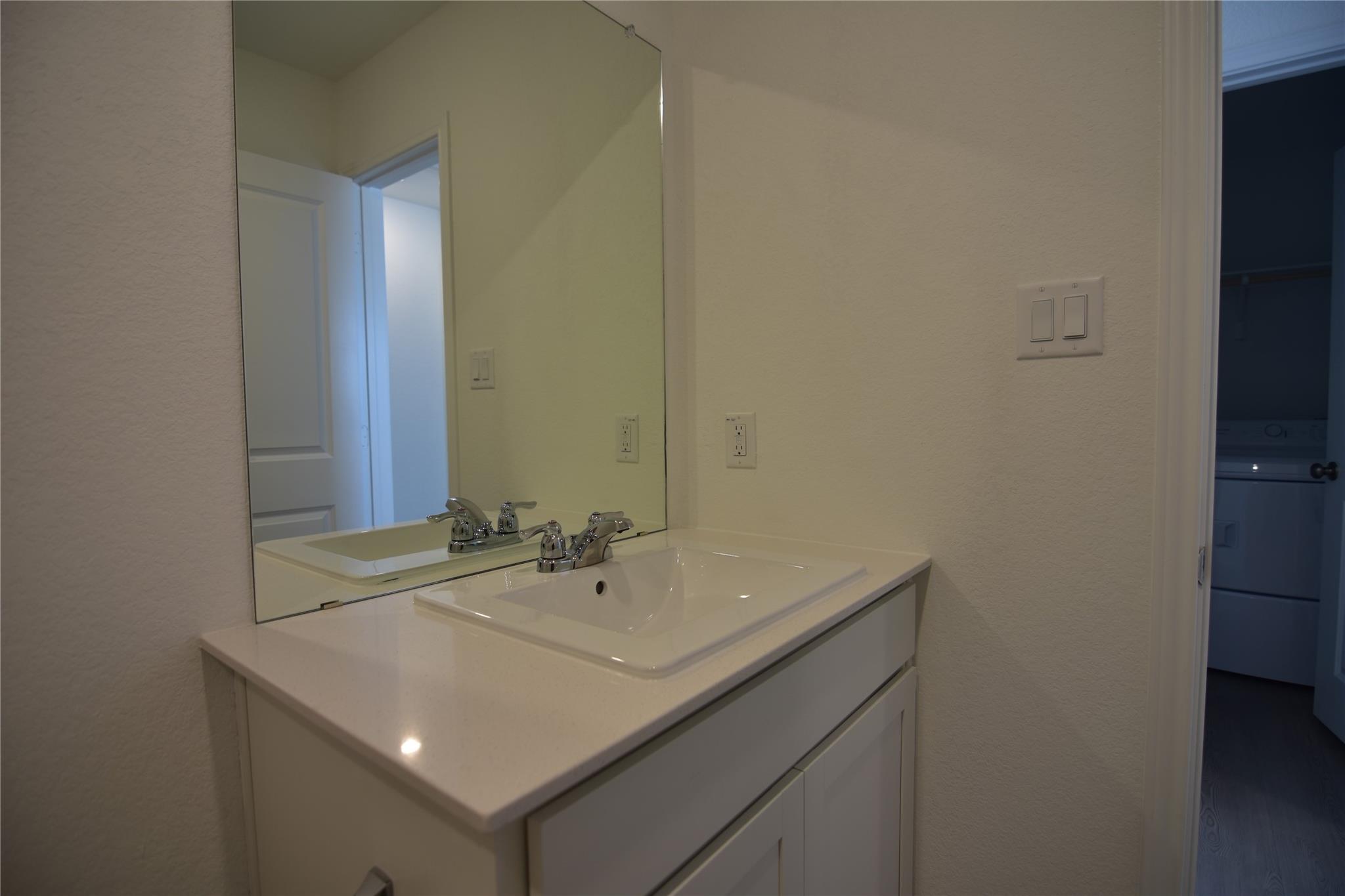 275 Bugbee, Kyle, TX 78640