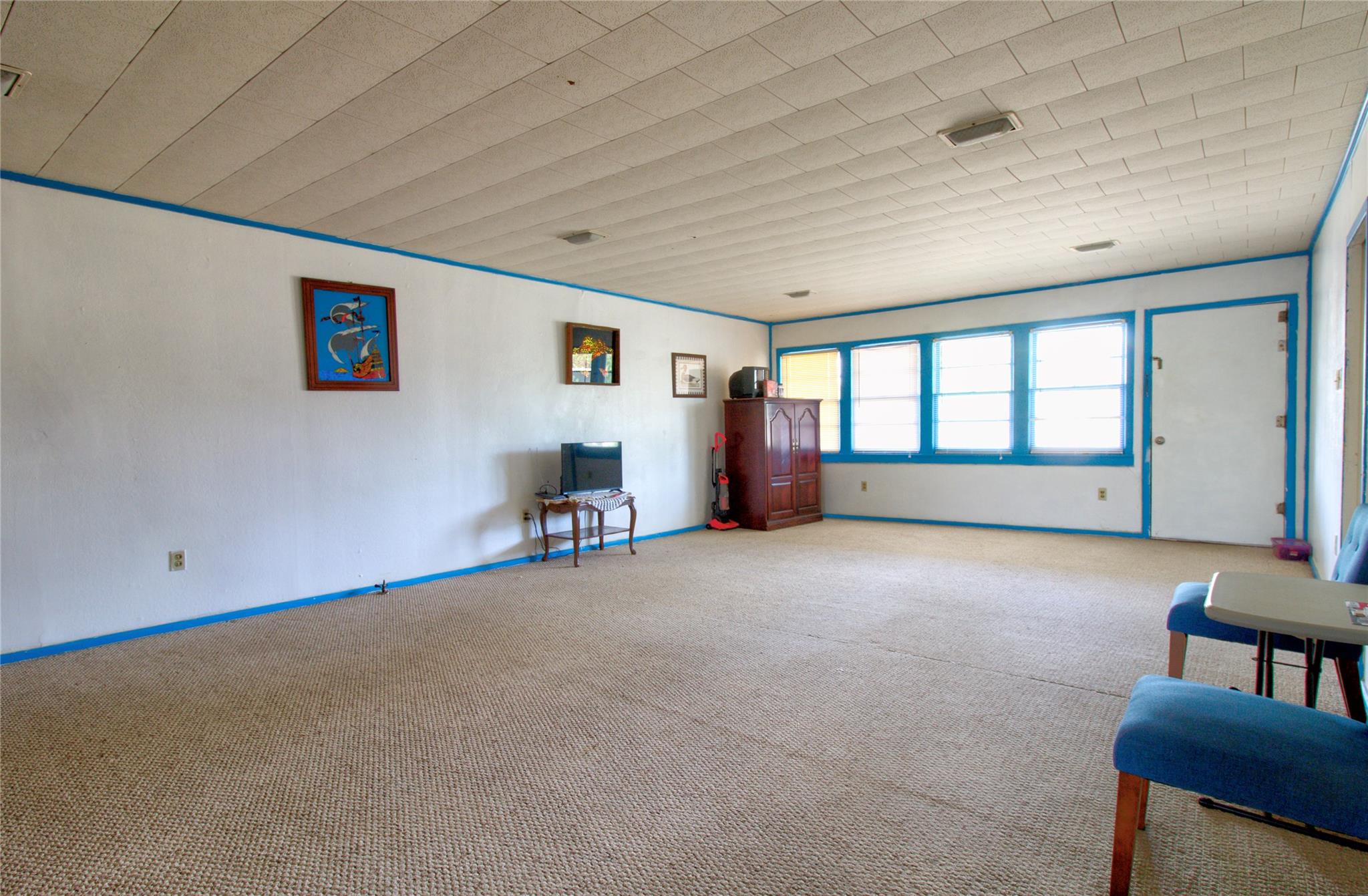 500 N Texas Ave, Nixon, TX 78140