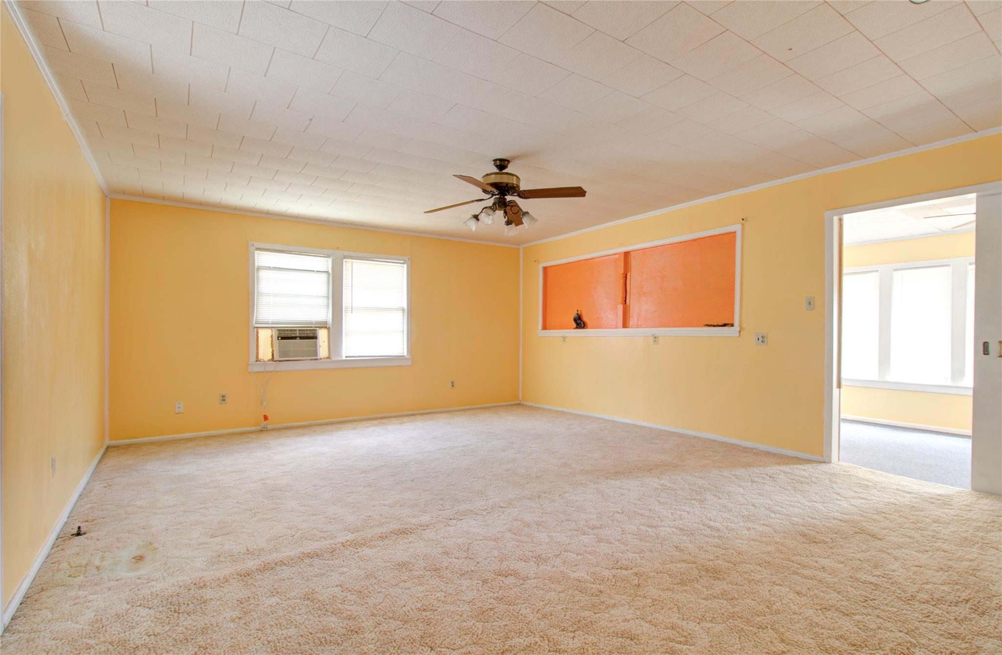 500 N Texas Ave, Nixon, TX 78140