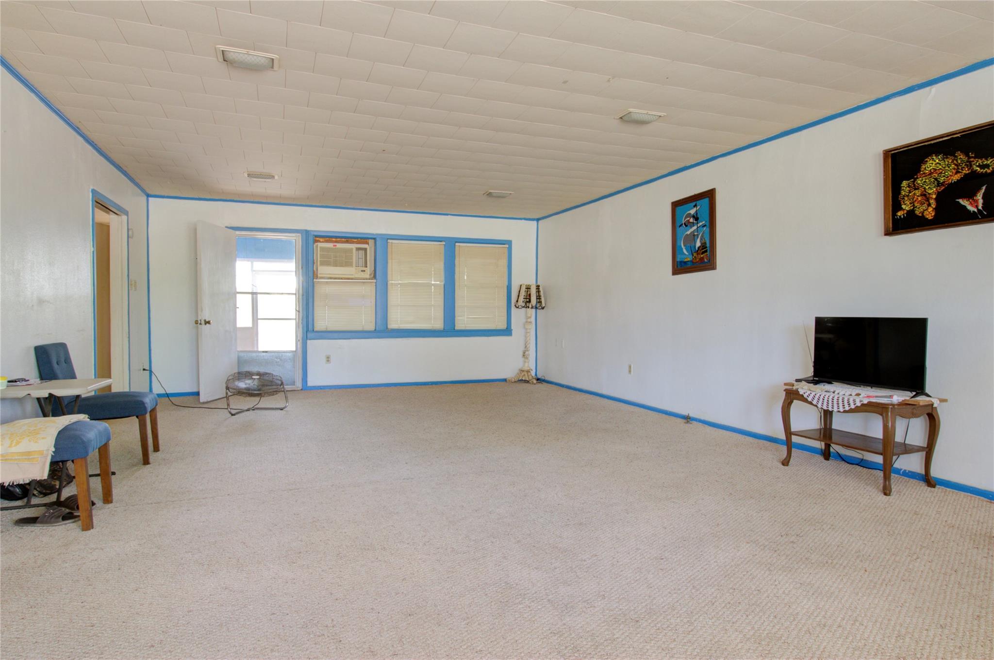 500 N Texas Ave, Nixon, TX 78140