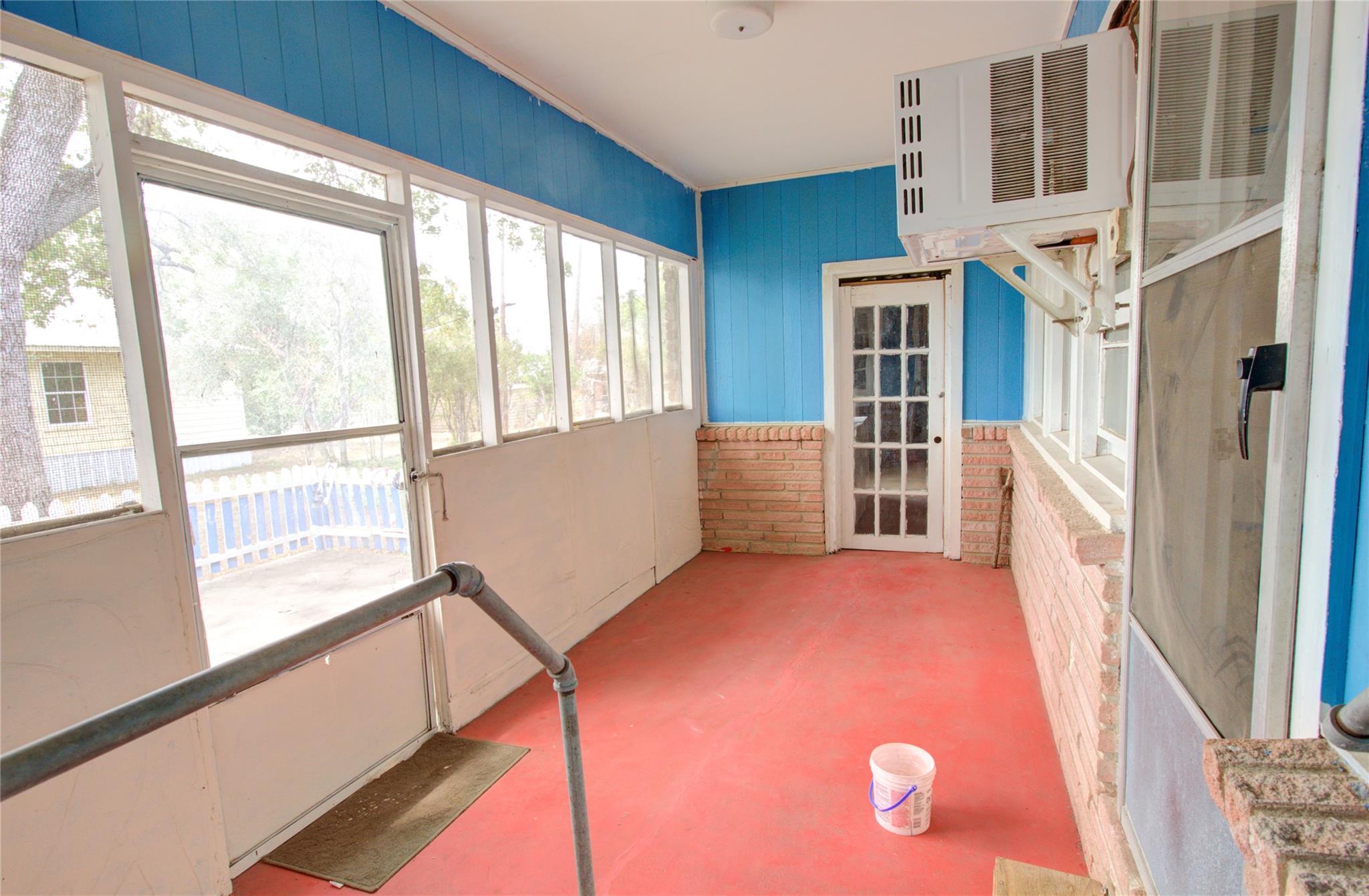 500 N Texas Ave, Nixon, TX 78140