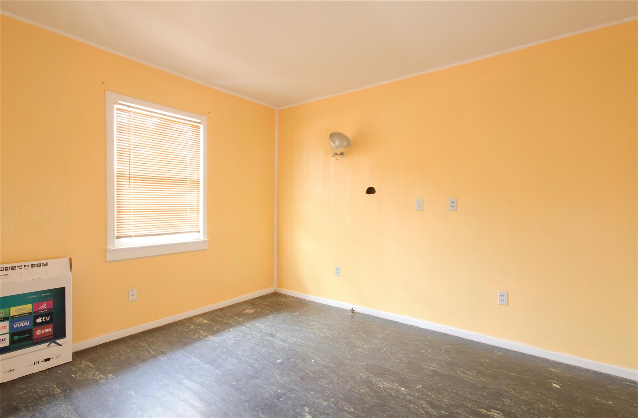 500 N Texas Ave, Nixon, TX 78140