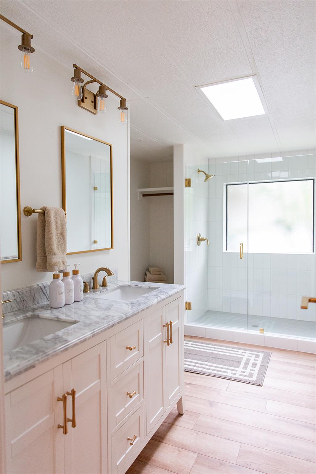 17307 E Darleen Dr, Leander, TX 78641