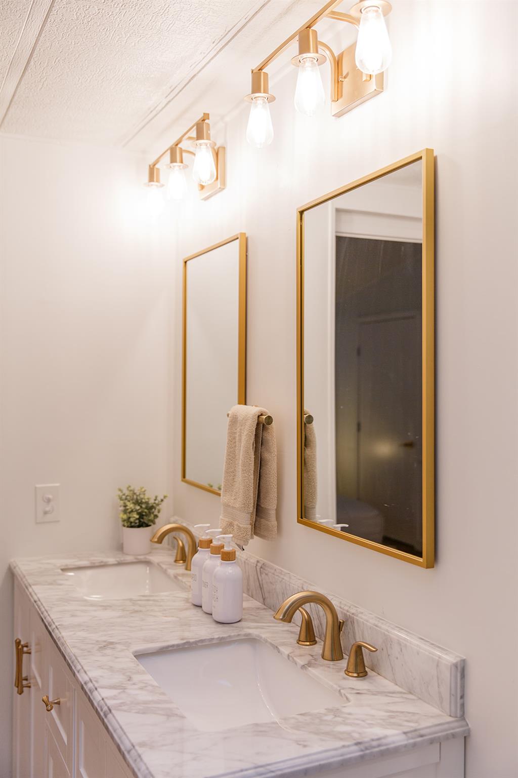 17307 E Darleen Dr, Leander, TX 78641