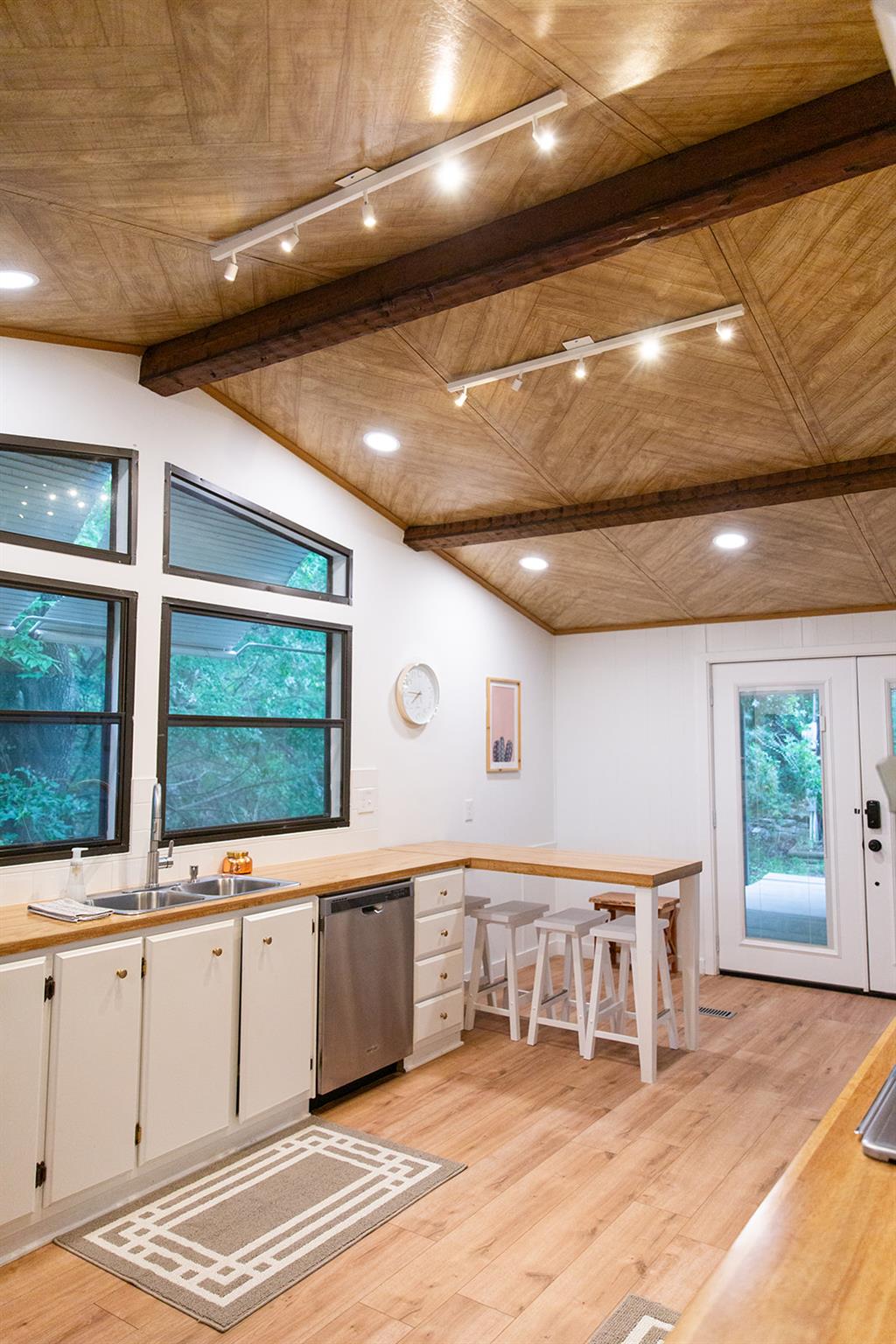 17307 E Darleen Dr, Leander, TX 78641