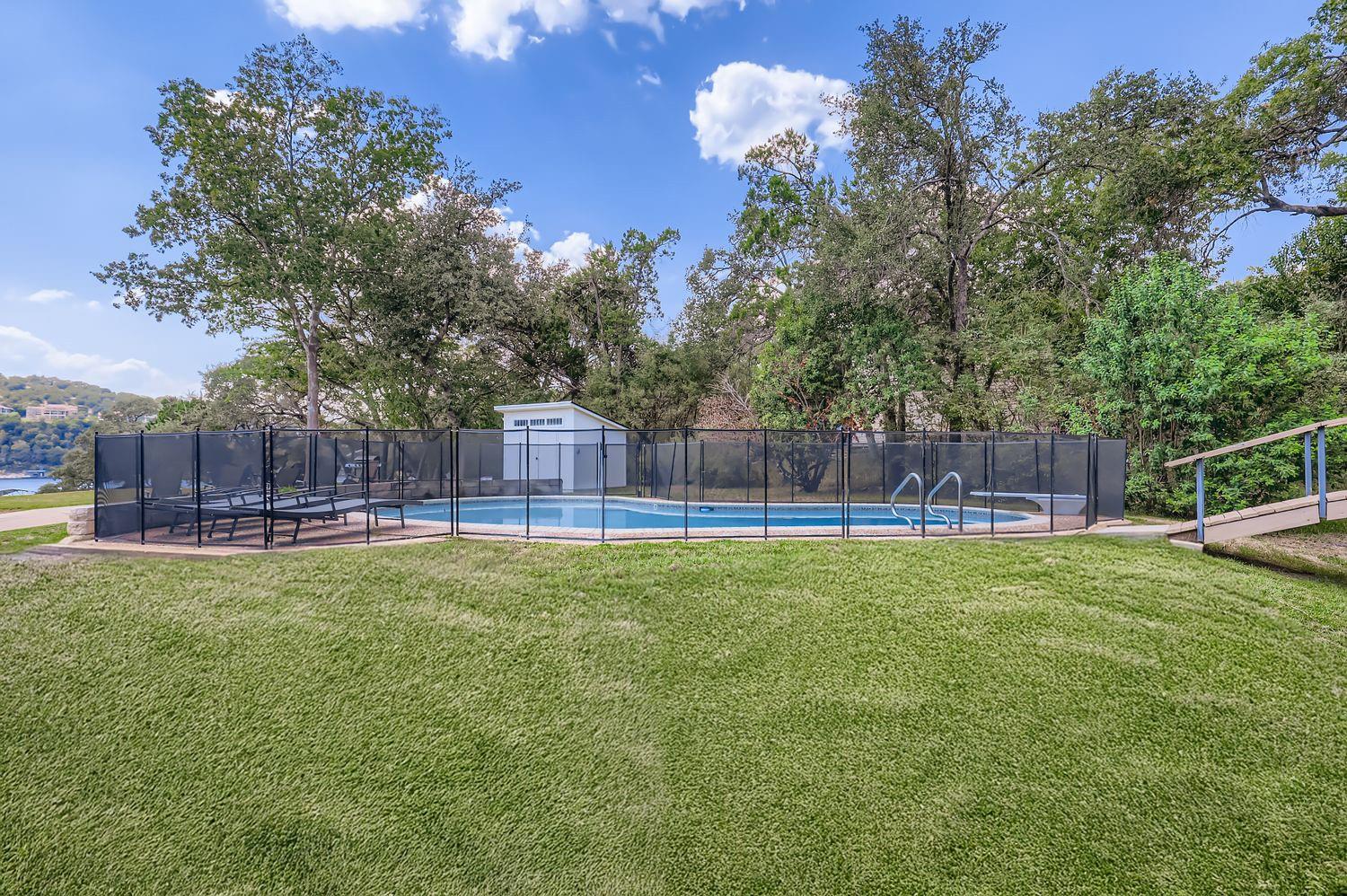 17307 E Darleen Dr, Leander, TX 78641