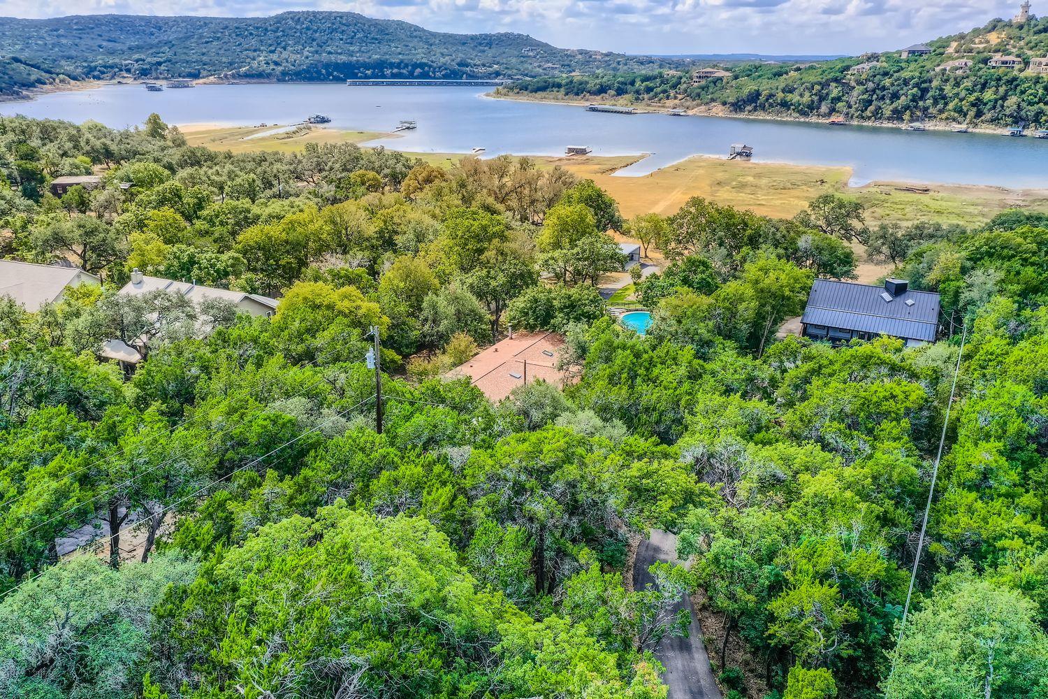 17307 E Darleen Dr, Leander, TX 78641