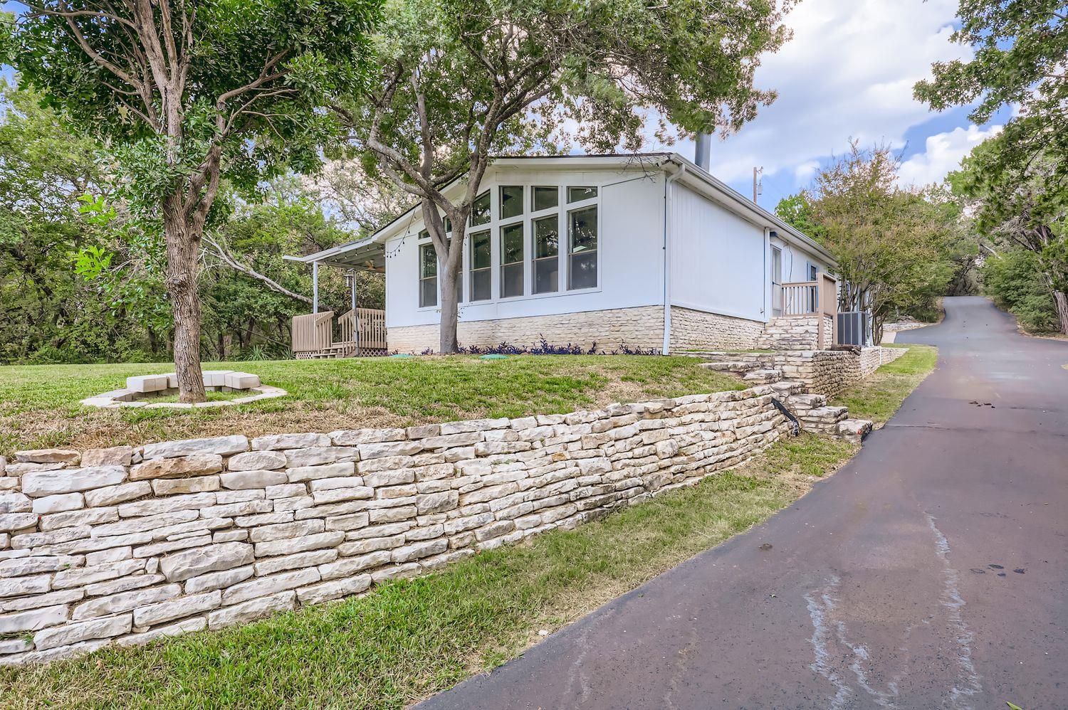 17307 E Darleen Dr, Leander, TX 78641