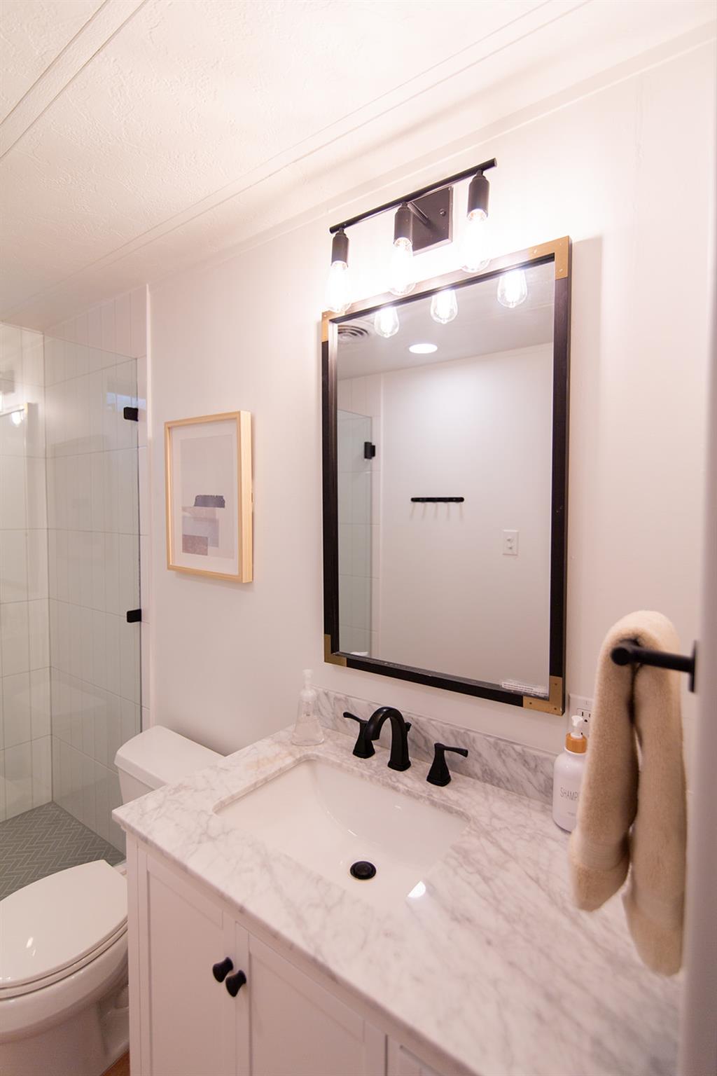 17307 E Darleen Dr, Leander, TX 78641