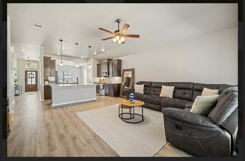 501 Seabiscuit Dr, Jarrell, TX 76537