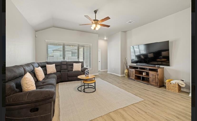 501 Seabiscuit Dr, Jarrell, TX 76537