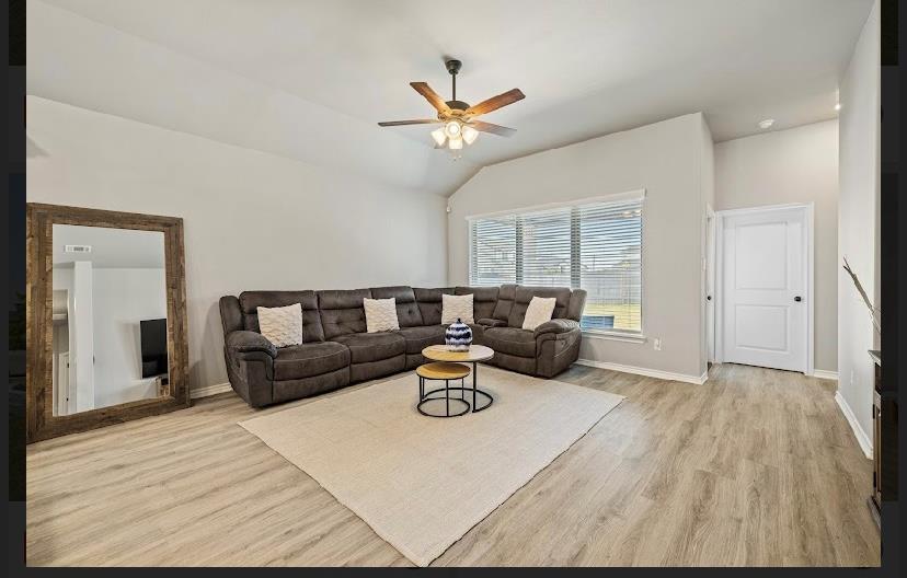 501 Seabiscuit Dr, Jarrell, TX 76537