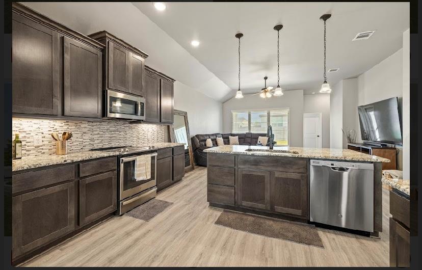 501 Seabiscuit Dr, Jarrell, TX 76537