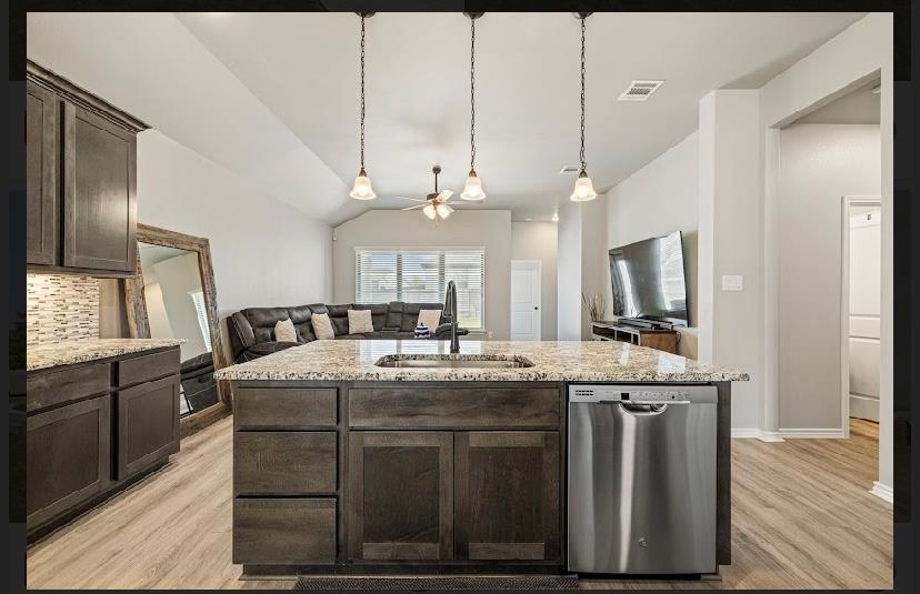 501 Seabiscuit Dr, Jarrell, TX 76537