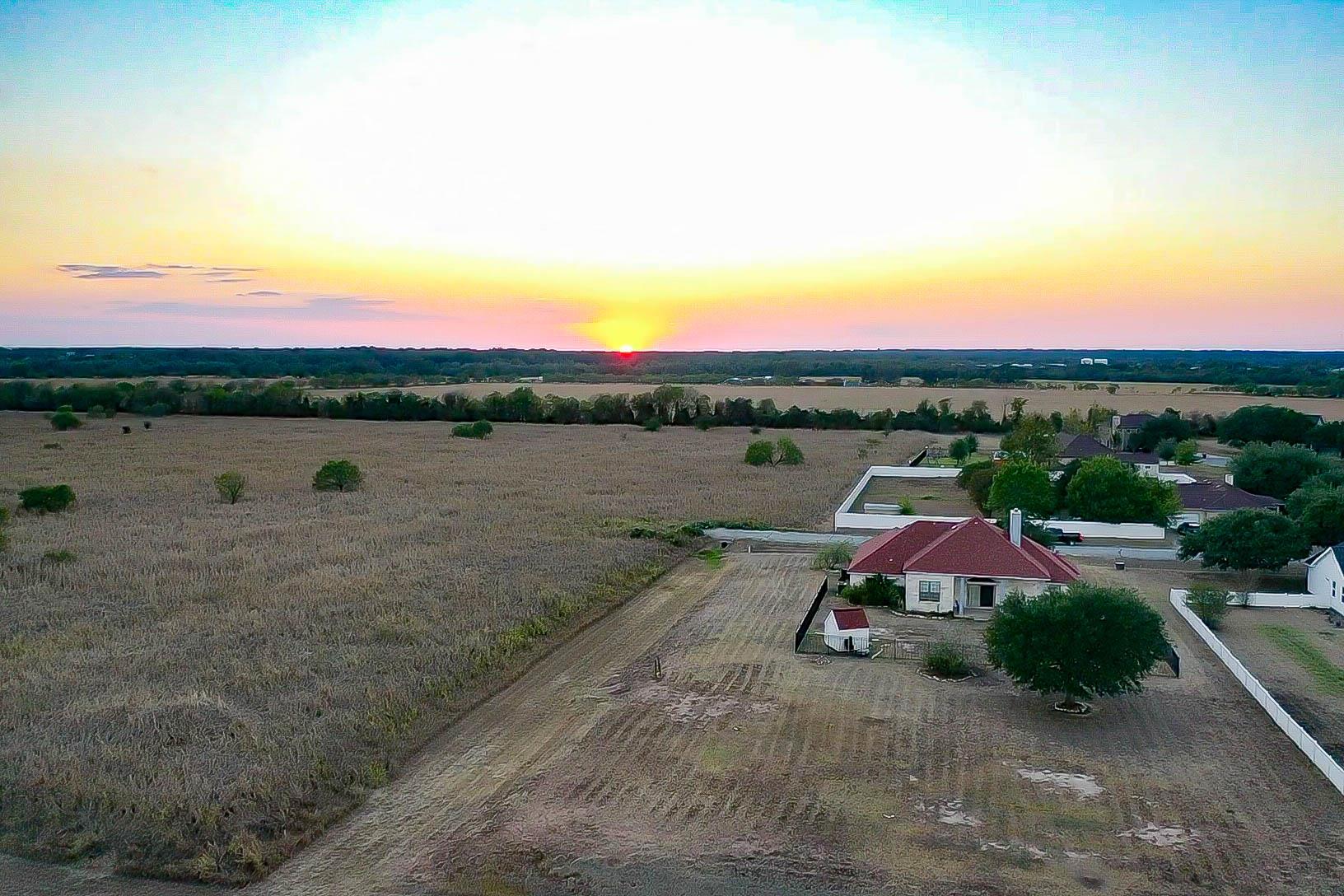 127 Eleanor Ln, Bastrop, TX 78602