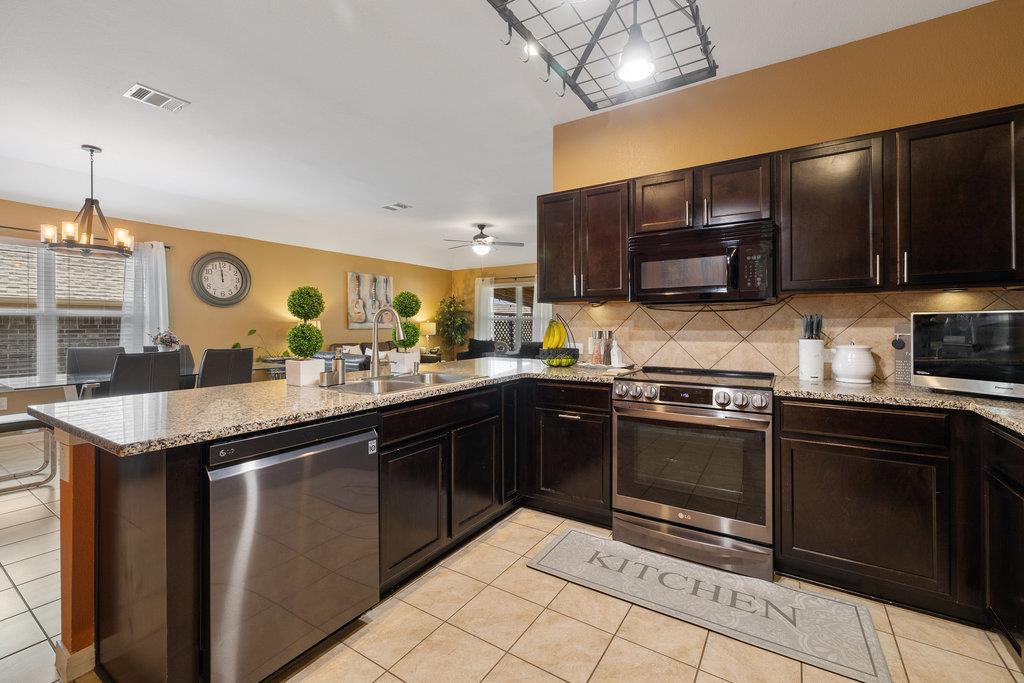 5920 Montrelia Dr, Austin, TX 78724