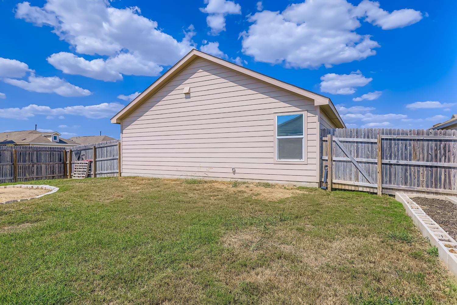 5803 Antonio Place Pl, Seguin, TX 78155