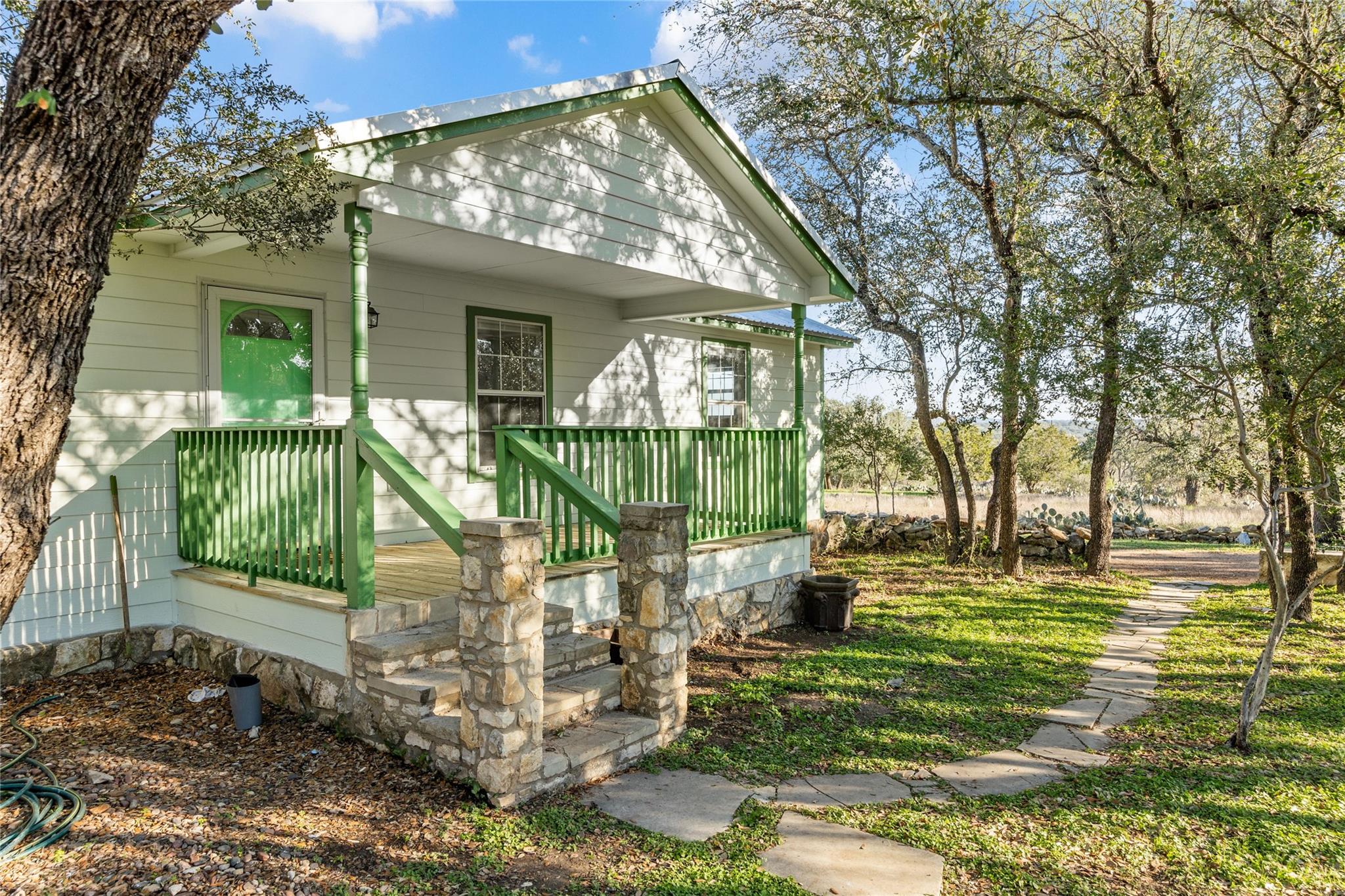 713 Jim Bowie Dr, Spicewood, TX 78669