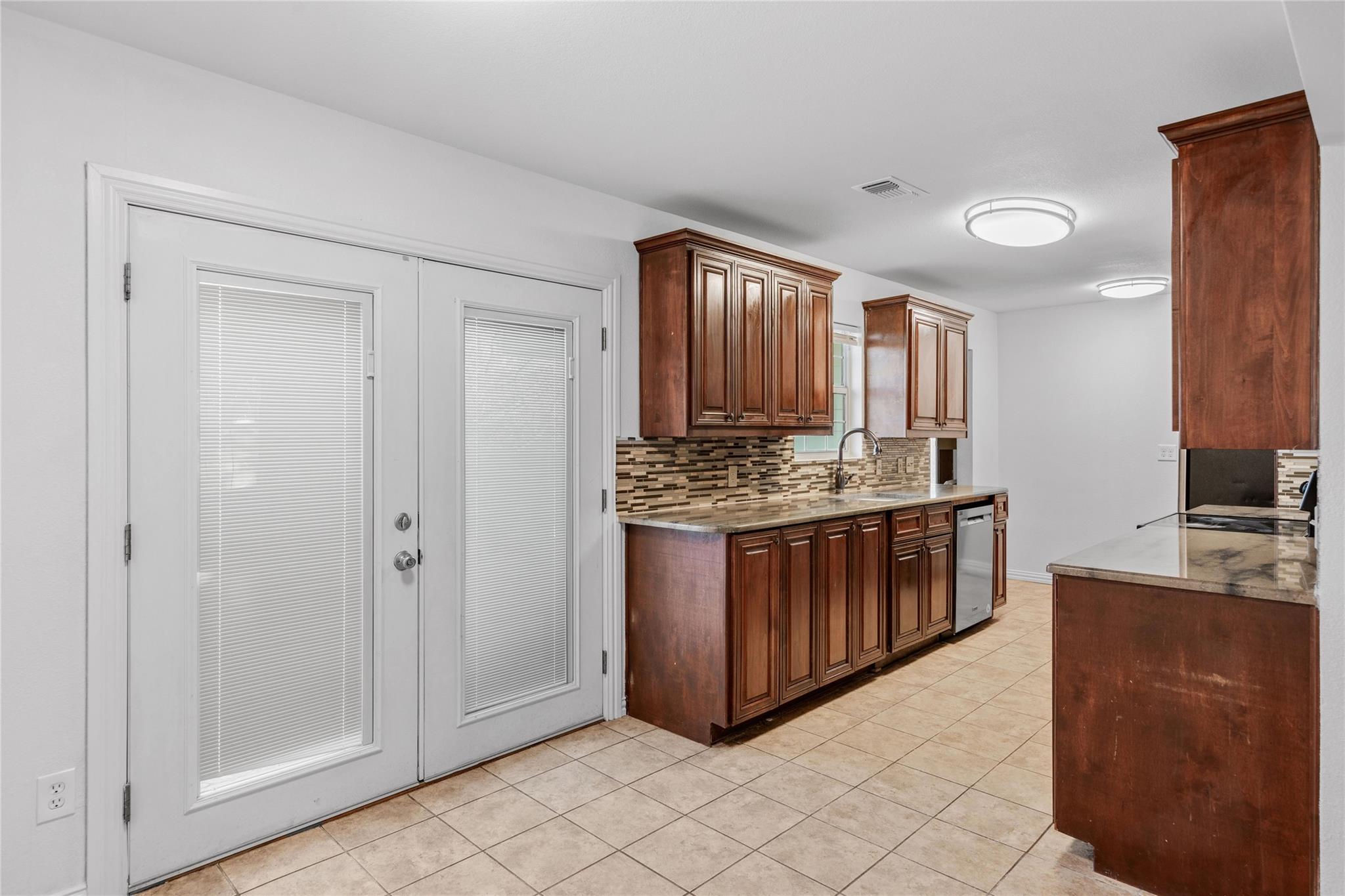 713 Jim Bowie Dr, Spicewood, TX 78669