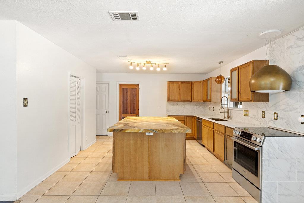 2412 Jones Rd, Austin, TX 78745