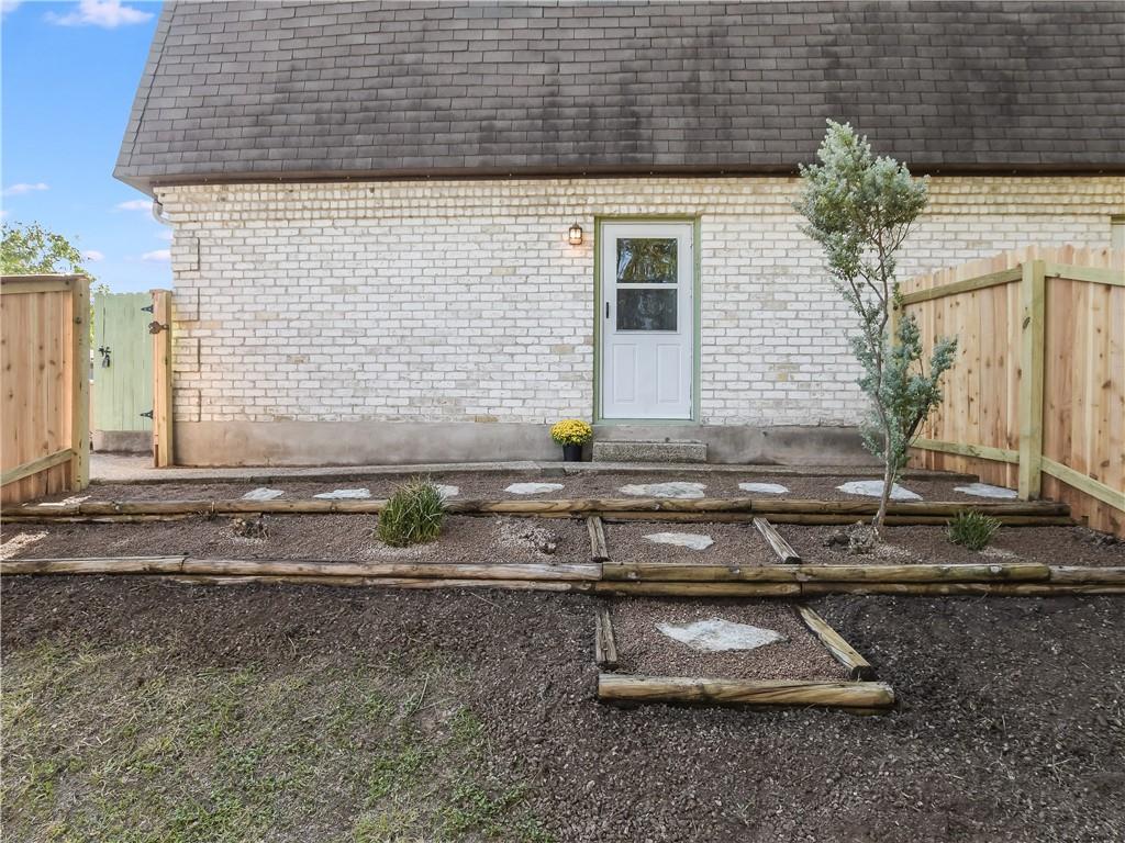 2804 Westhill Dr # 101, Austin, TX 78704