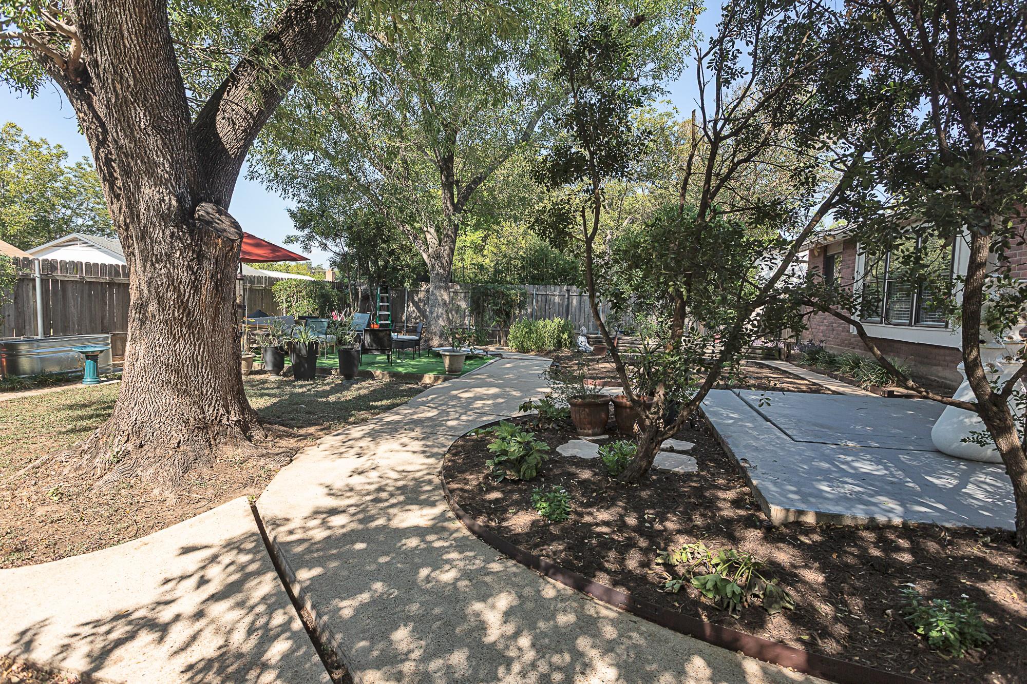 7602 Whispering Oaks Dr, Austin, TX 78745