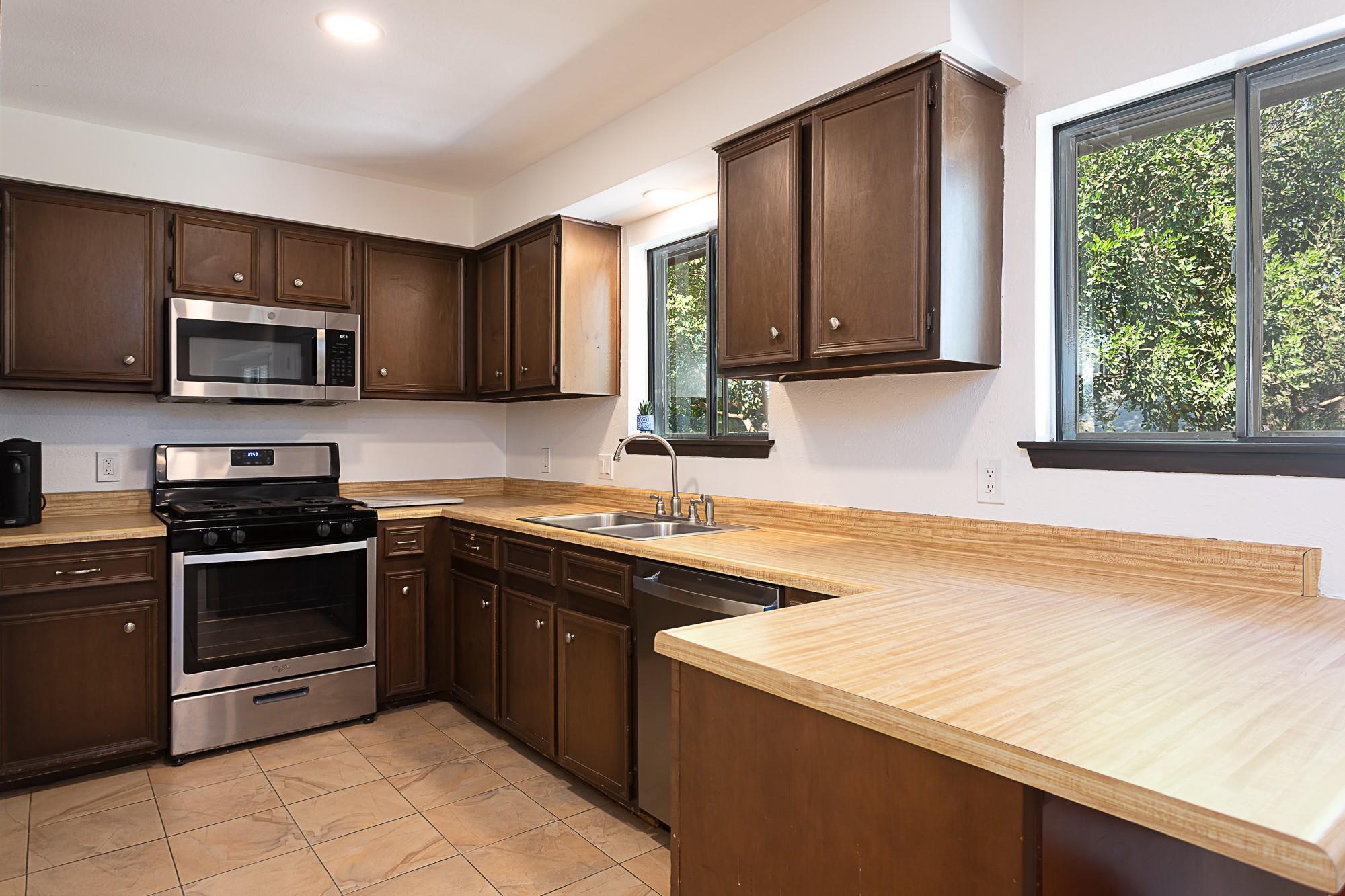 7602 Whispering Oaks Dr, Austin, TX 78745