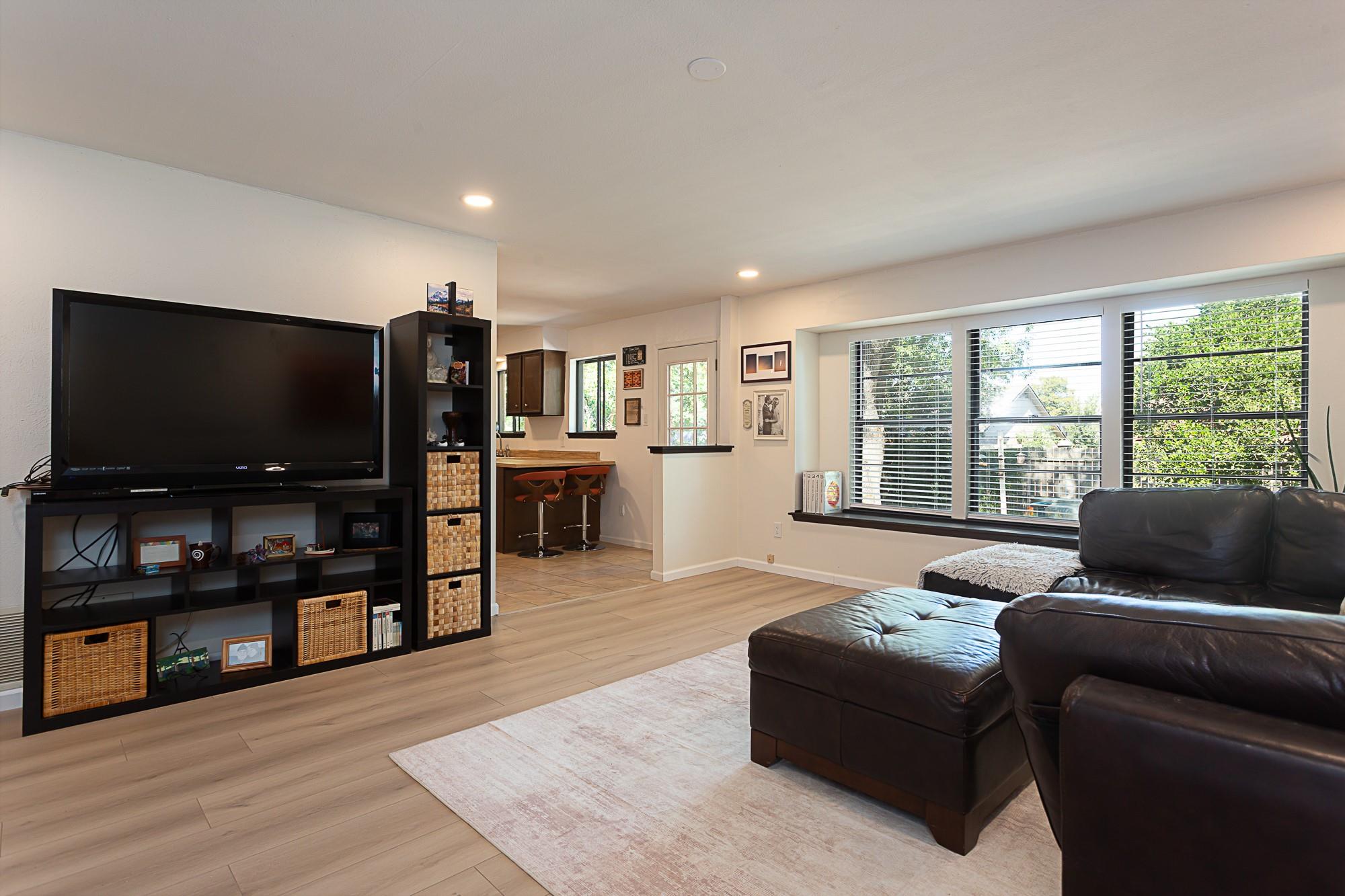 7602 Whispering Oaks Dr, Austin, TX 78745