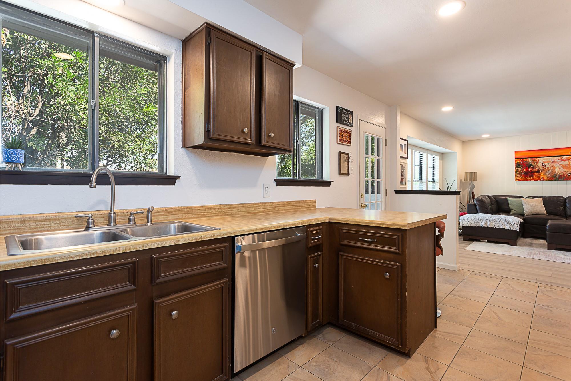 7602 Whispering Oaks Dr, Austin, TX 78745