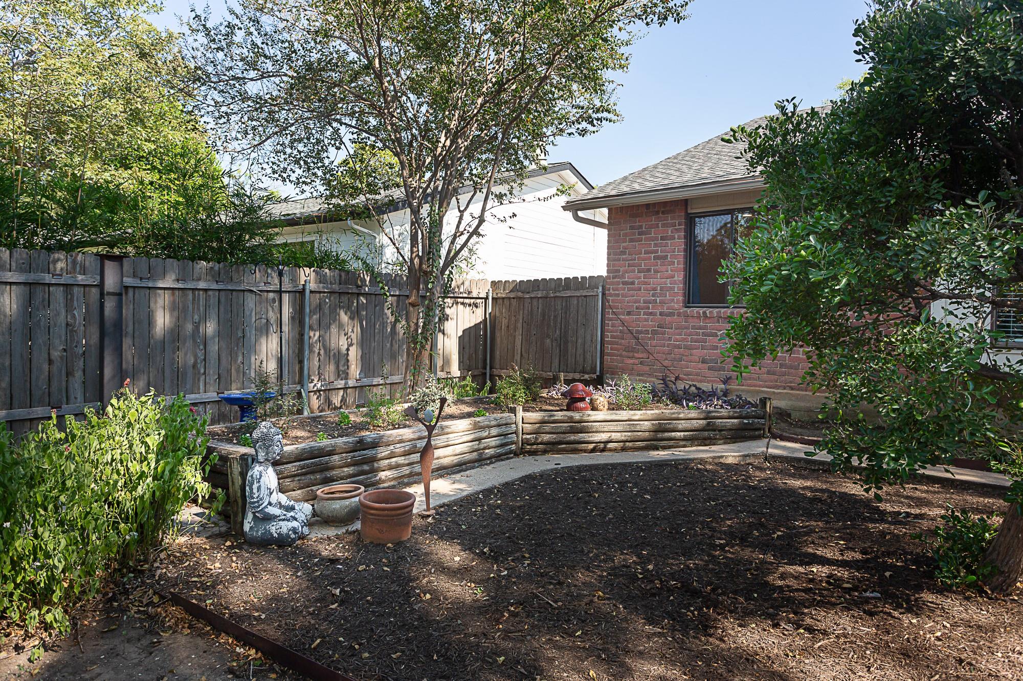 7602 Whispering Oaks Dr, Austin, TX 78745