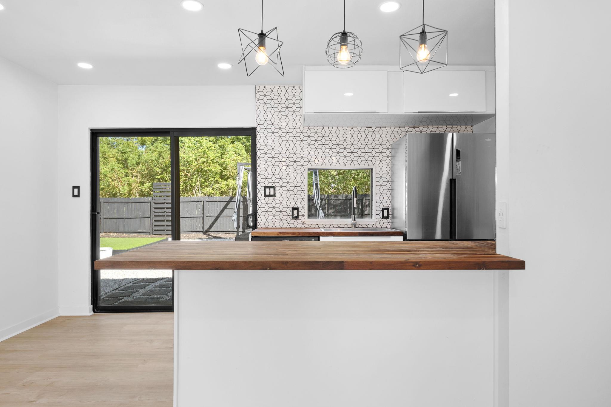 5261 Meadow Creek Dr, Austin, TX 78745