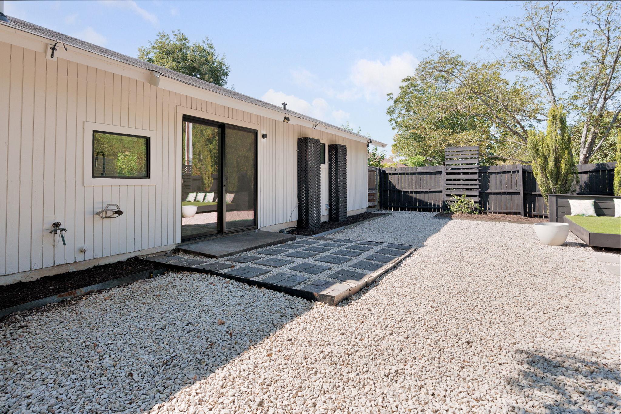 5261 Meadow Creek Dr, Austin, TX 78745