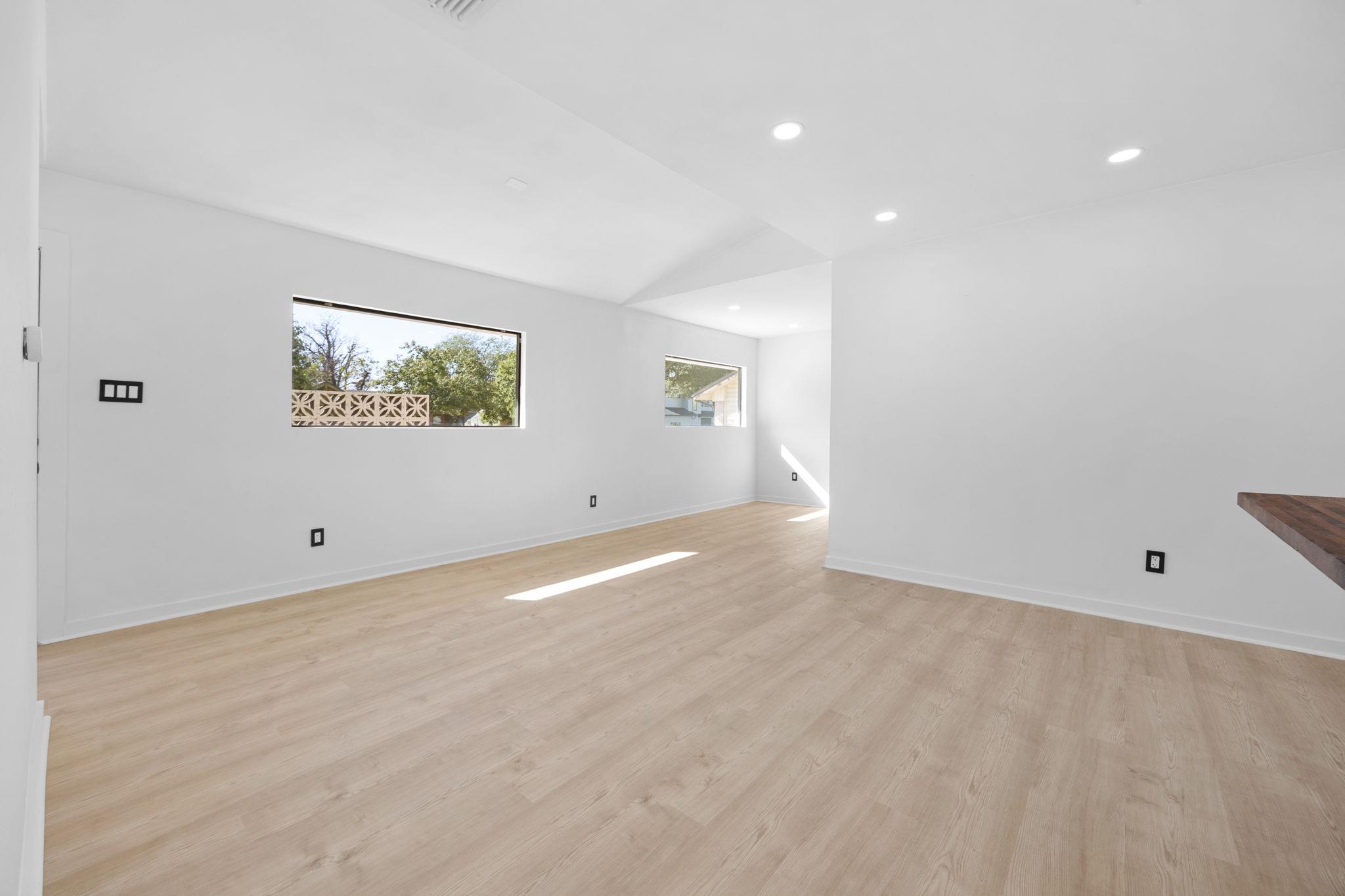 5261 Meadow Creek Dr, Austin, TX 78745