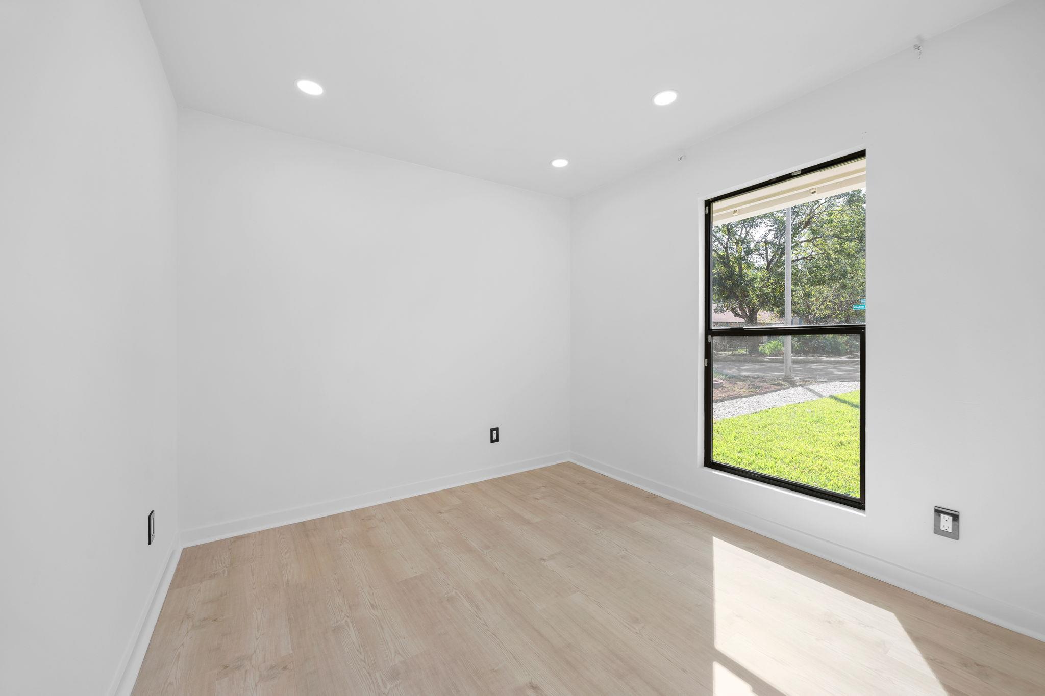 5261 Meadow Creek Dr, Austin, TX 78745