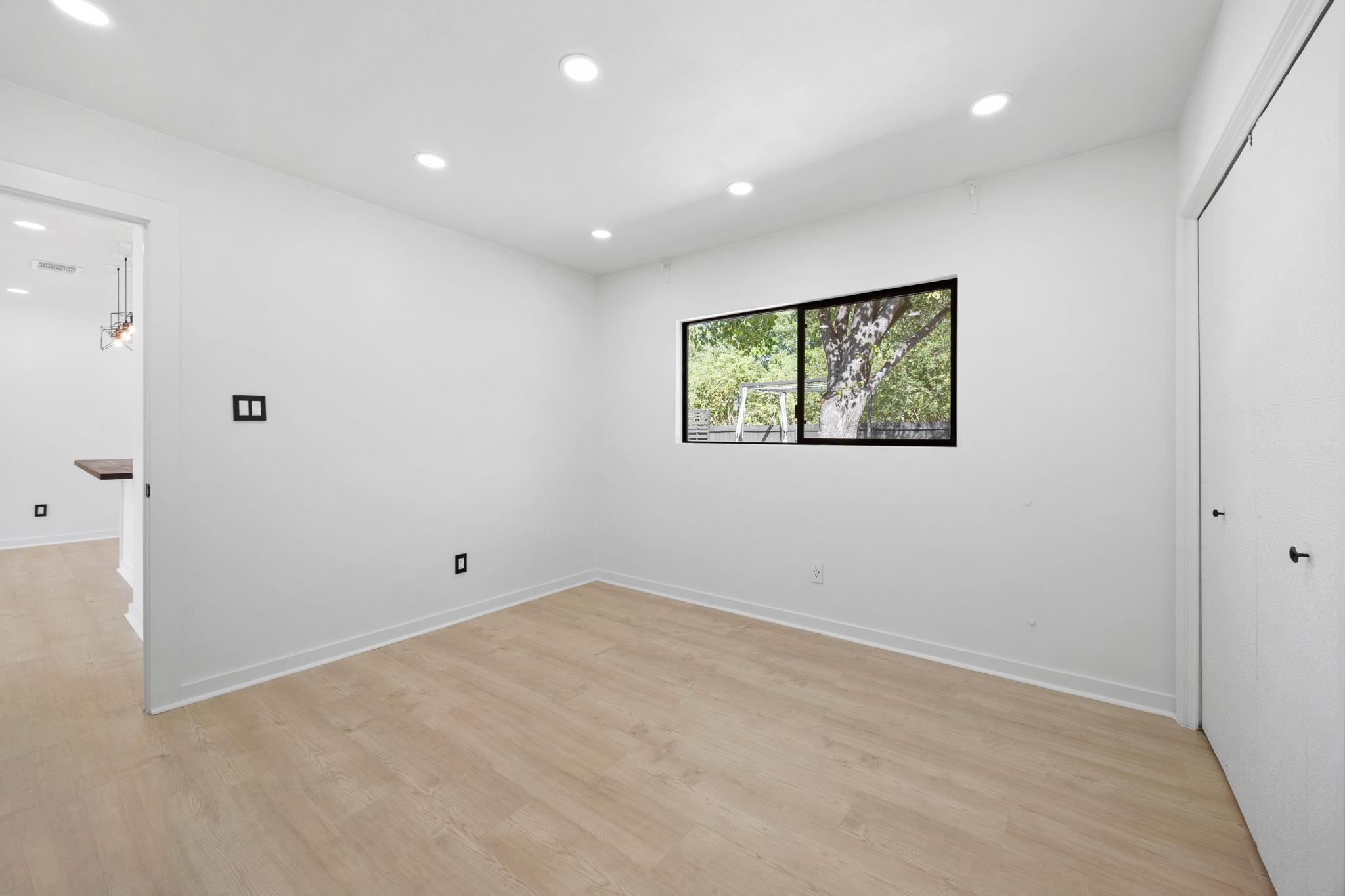 5261 Meadow Creek Dr, Austin, TX 78745