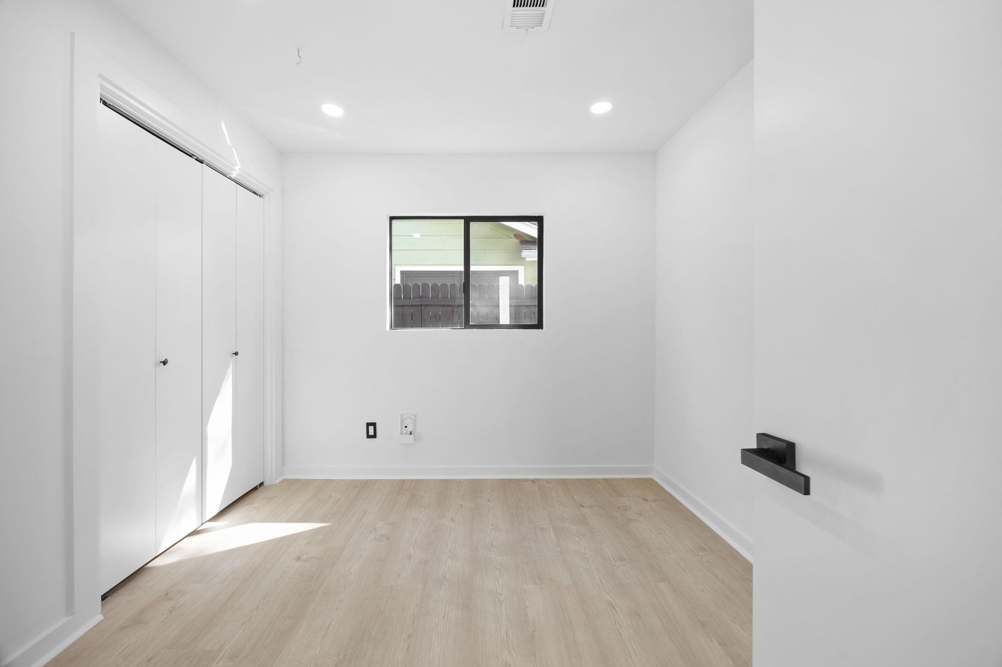 5261 Meadow Creek Dr, Austin, TX 78745