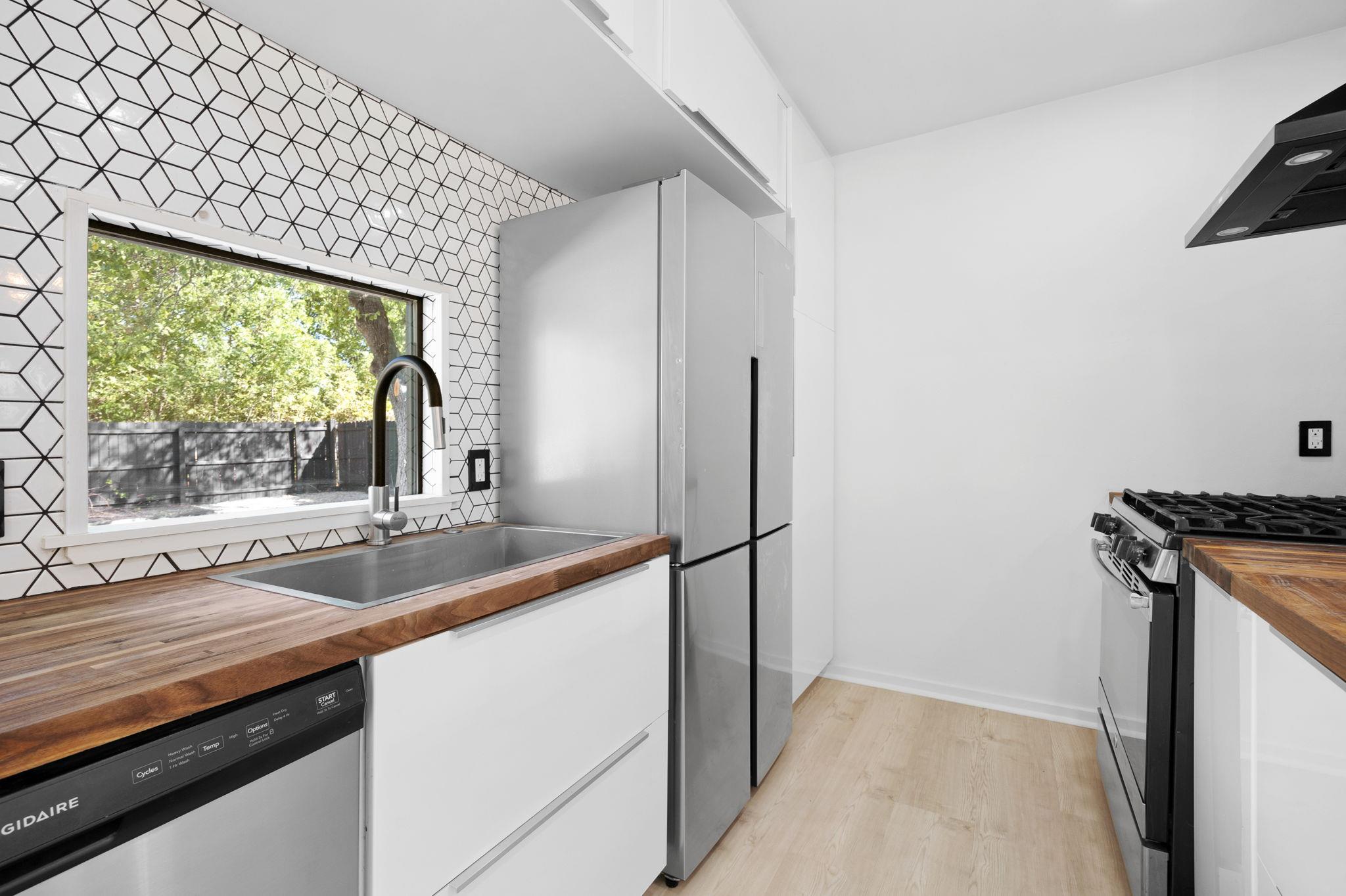 5261 Meadow Creek Dr, Austin, TX 78745