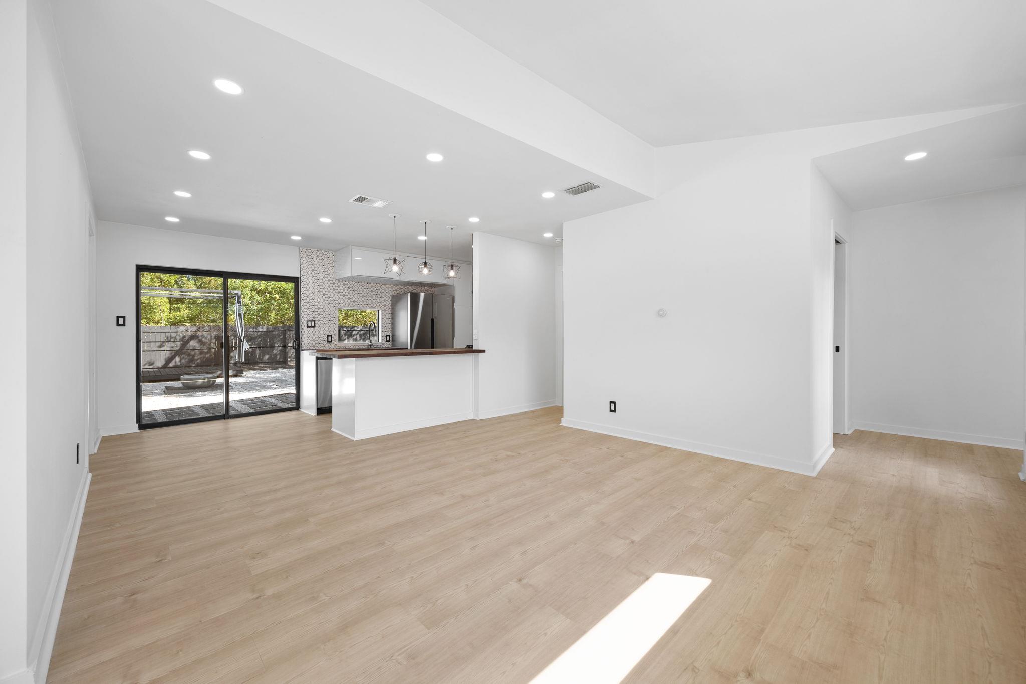 5261 Meadow Creek Dr, Austin, TX 78745