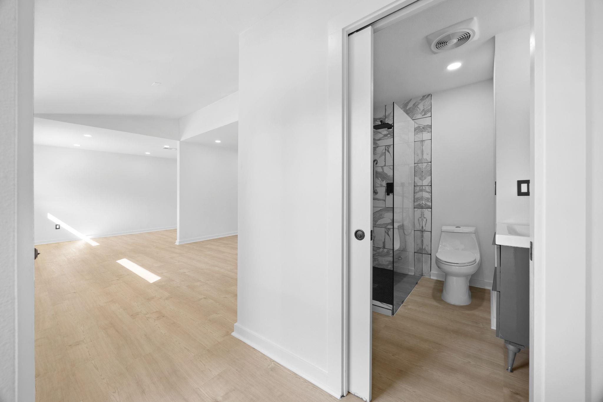 5261 Meadow Creek Dr, Austin, TX 78745