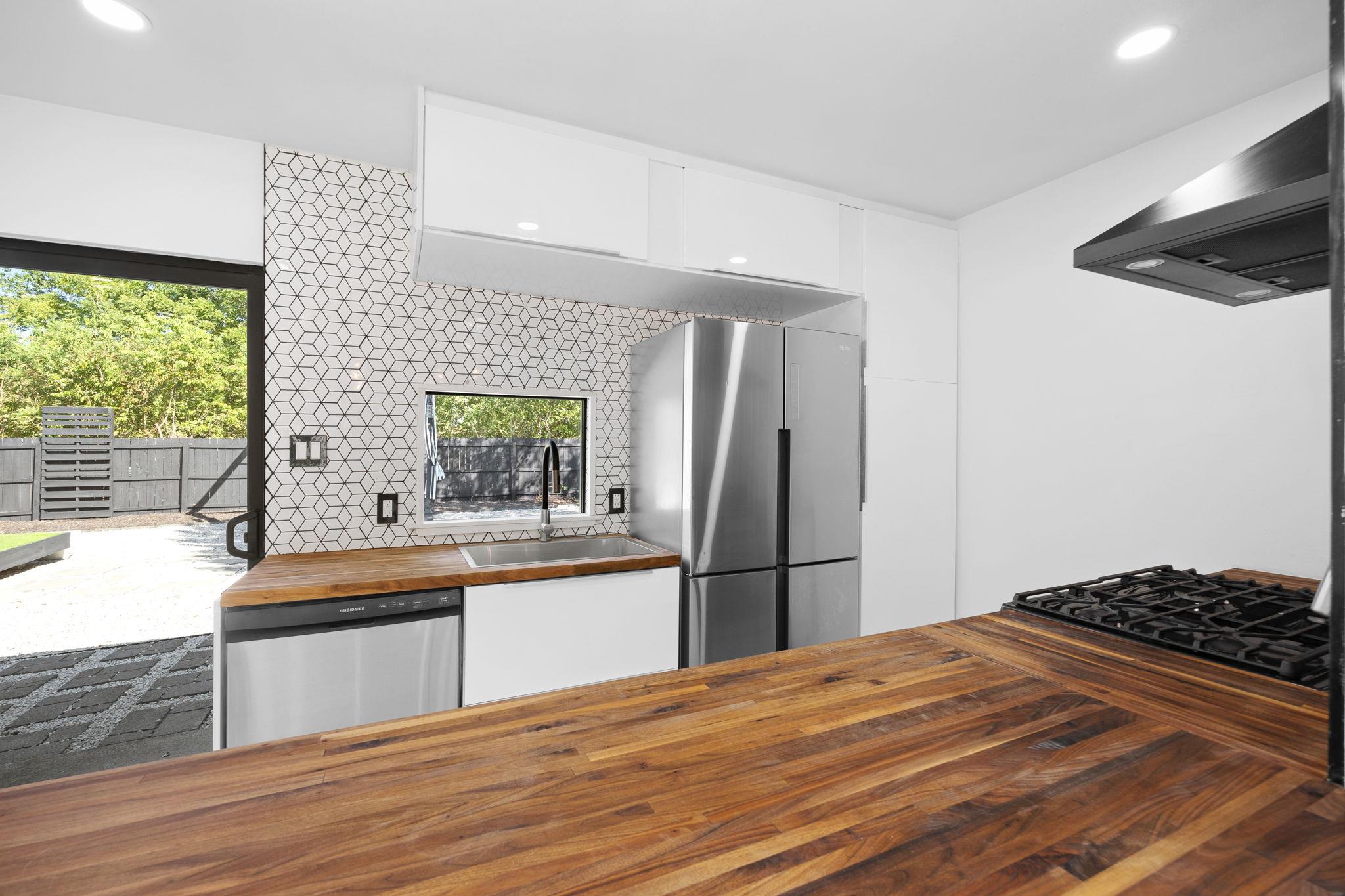 5261 Meadow Creek Dr, Austin, TX 78745