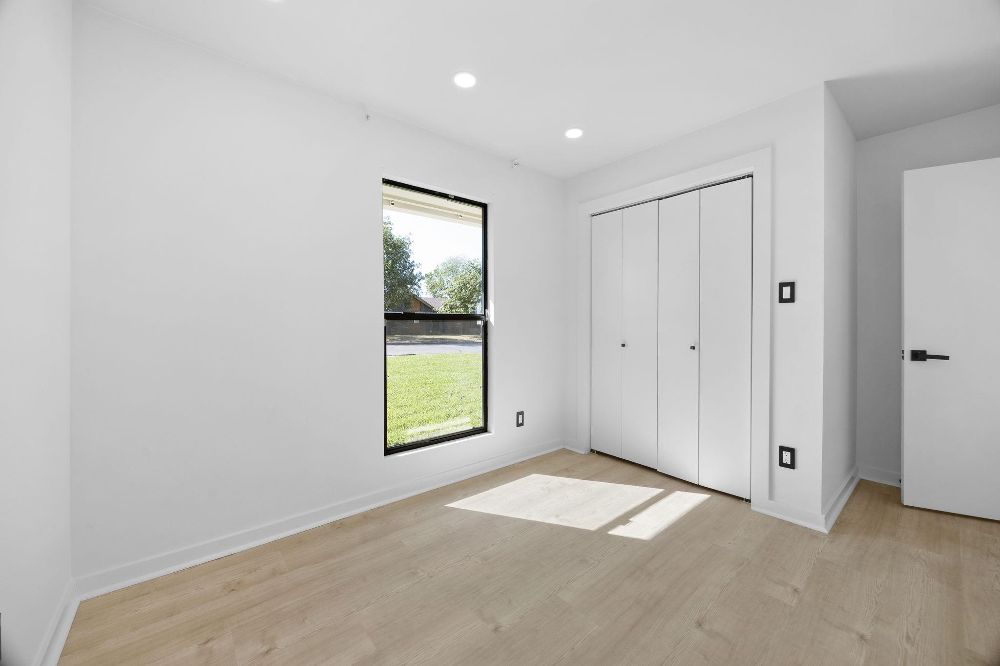 5261 Meadow Creek Dr, Austin, TX 78745