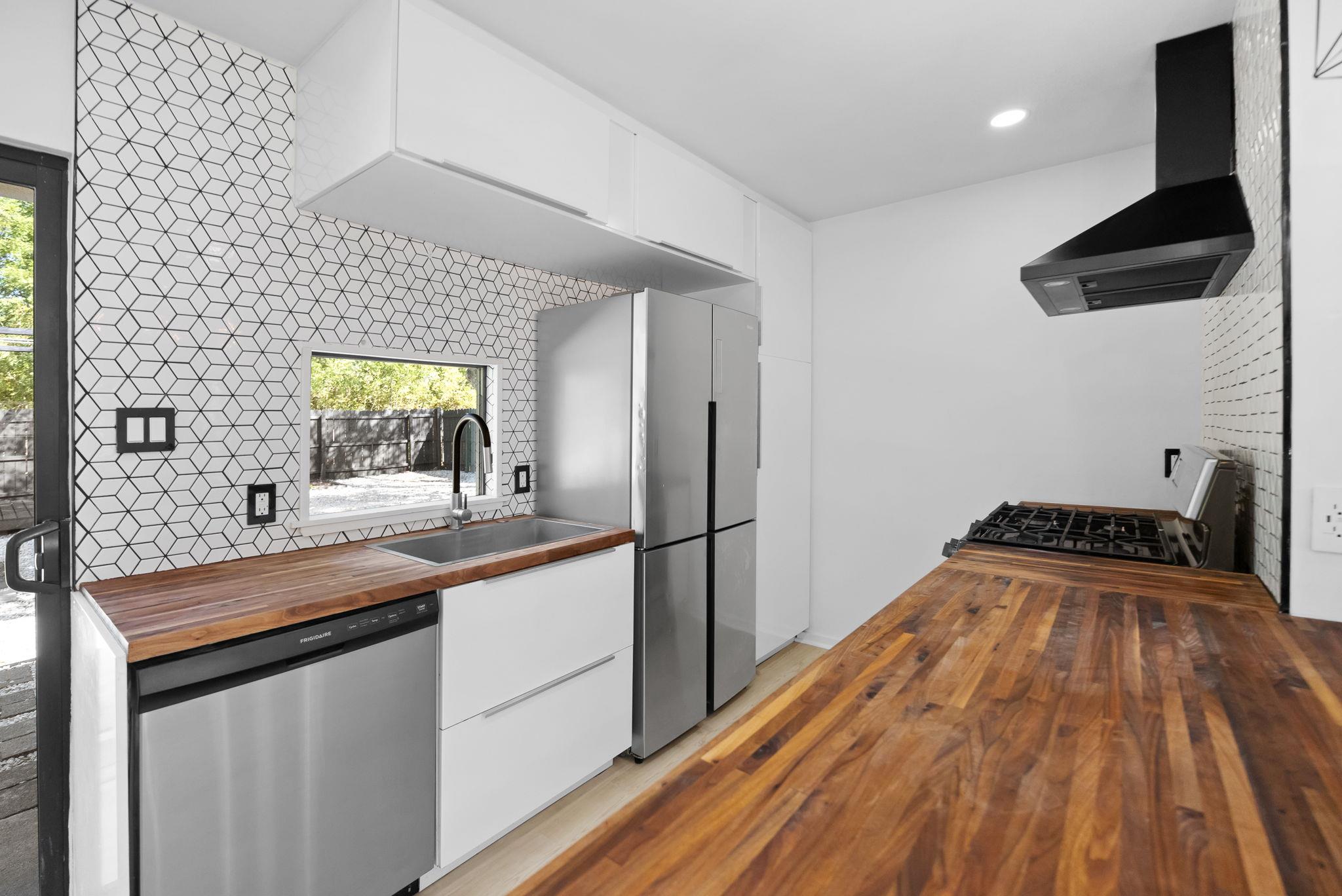 5261 Meadow Creek Dr, Austin, TX 78745